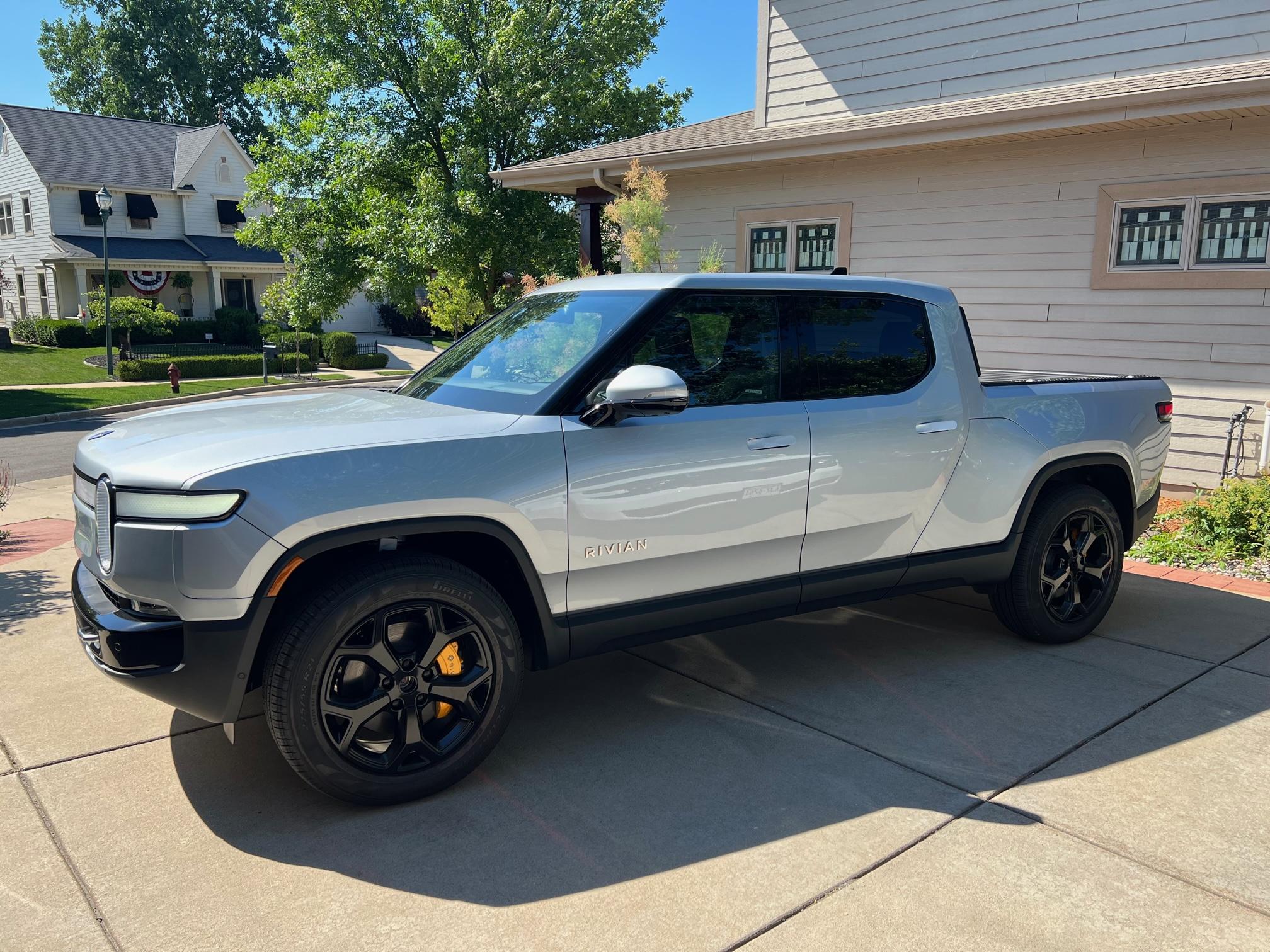 Rivian R1T R1S Satin Black Powder Coated Rivian Factory 21" Wheels IMG_2556
