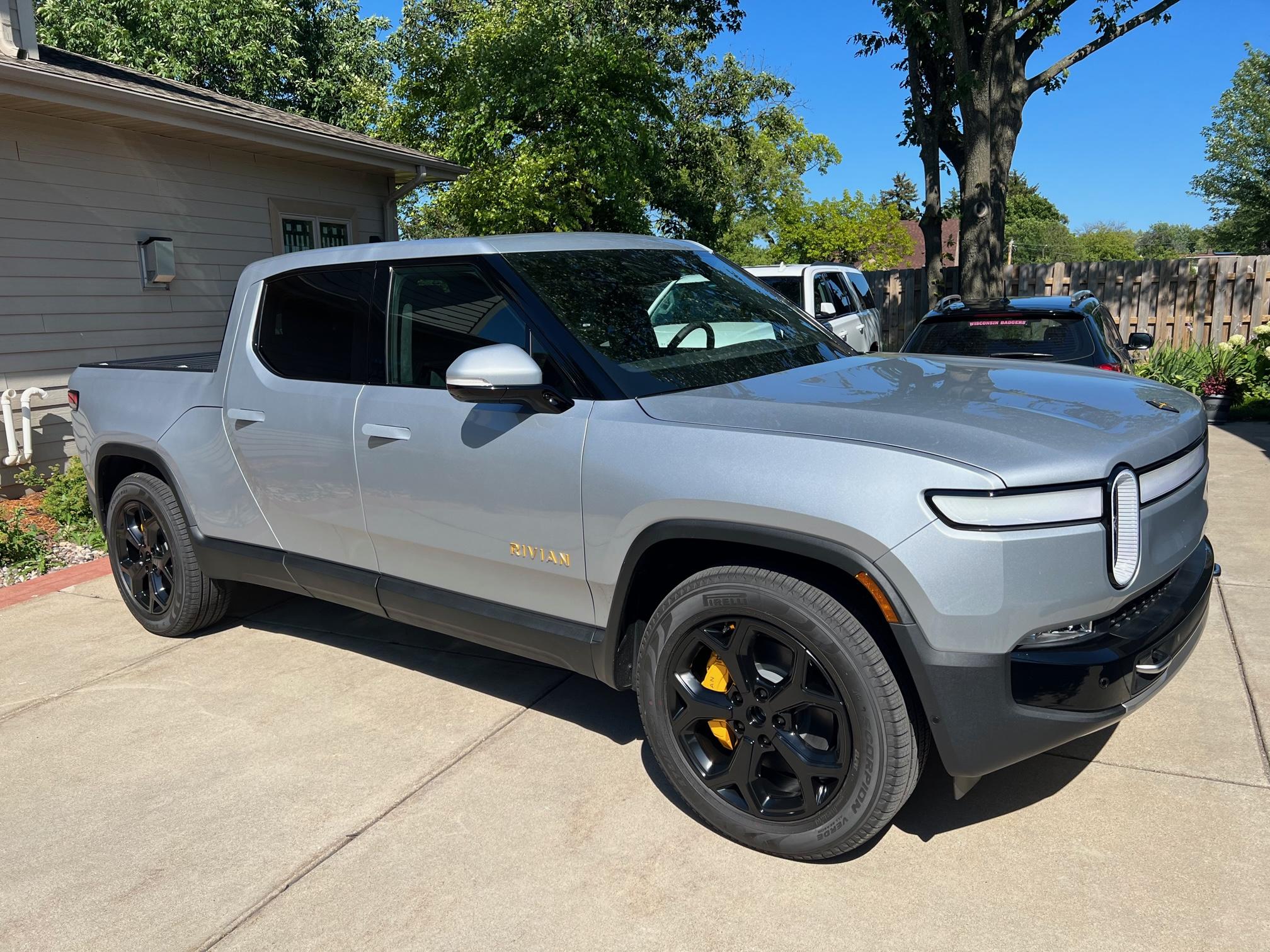 Rivian R1T R1S Satin Black Powder Coated Rivian Factory 21" Wheels IMG_2557
