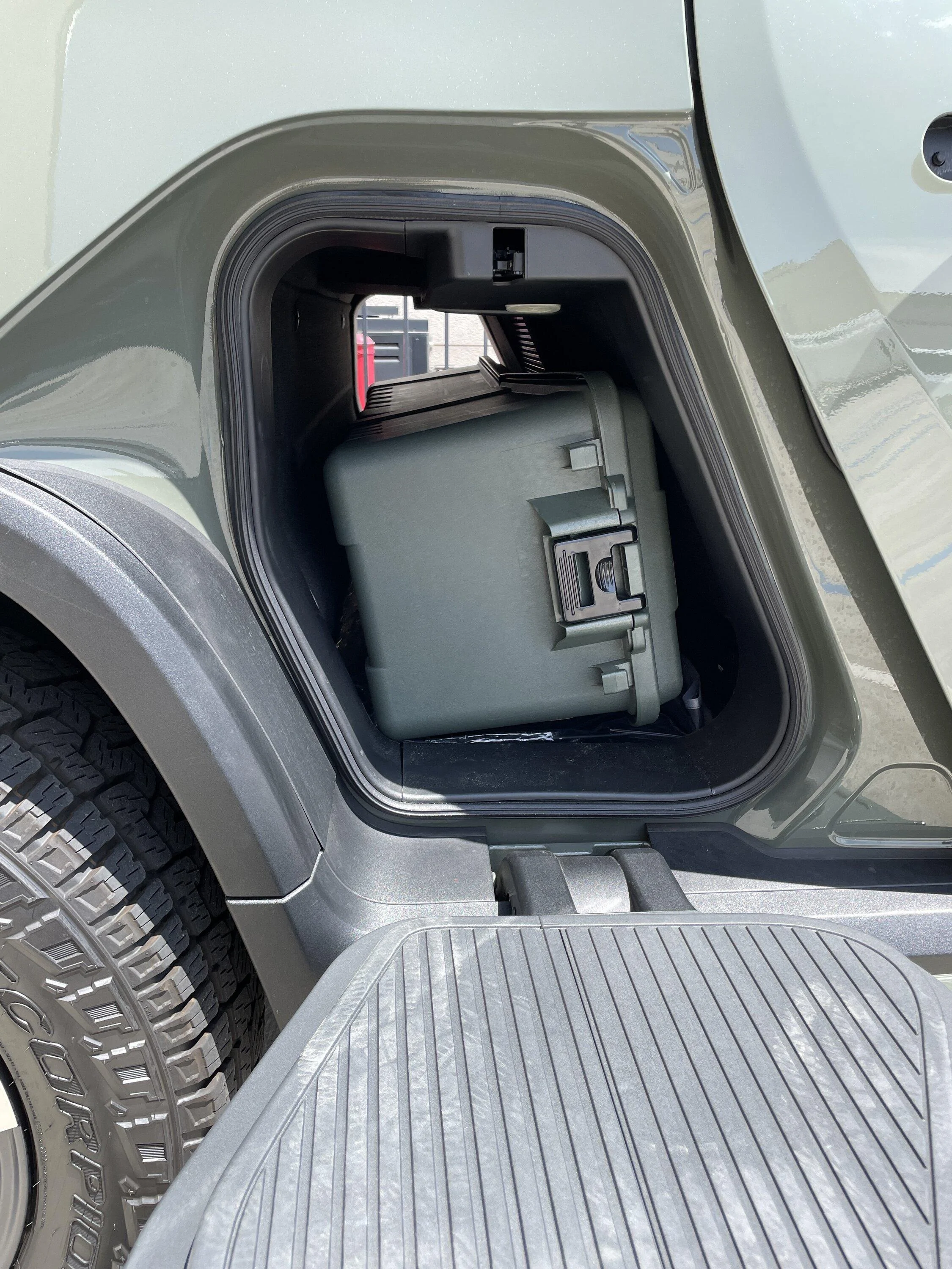 Rivian R1T R1S Affordable Gear Tunnel Cases / Bins image_123927839 (1)