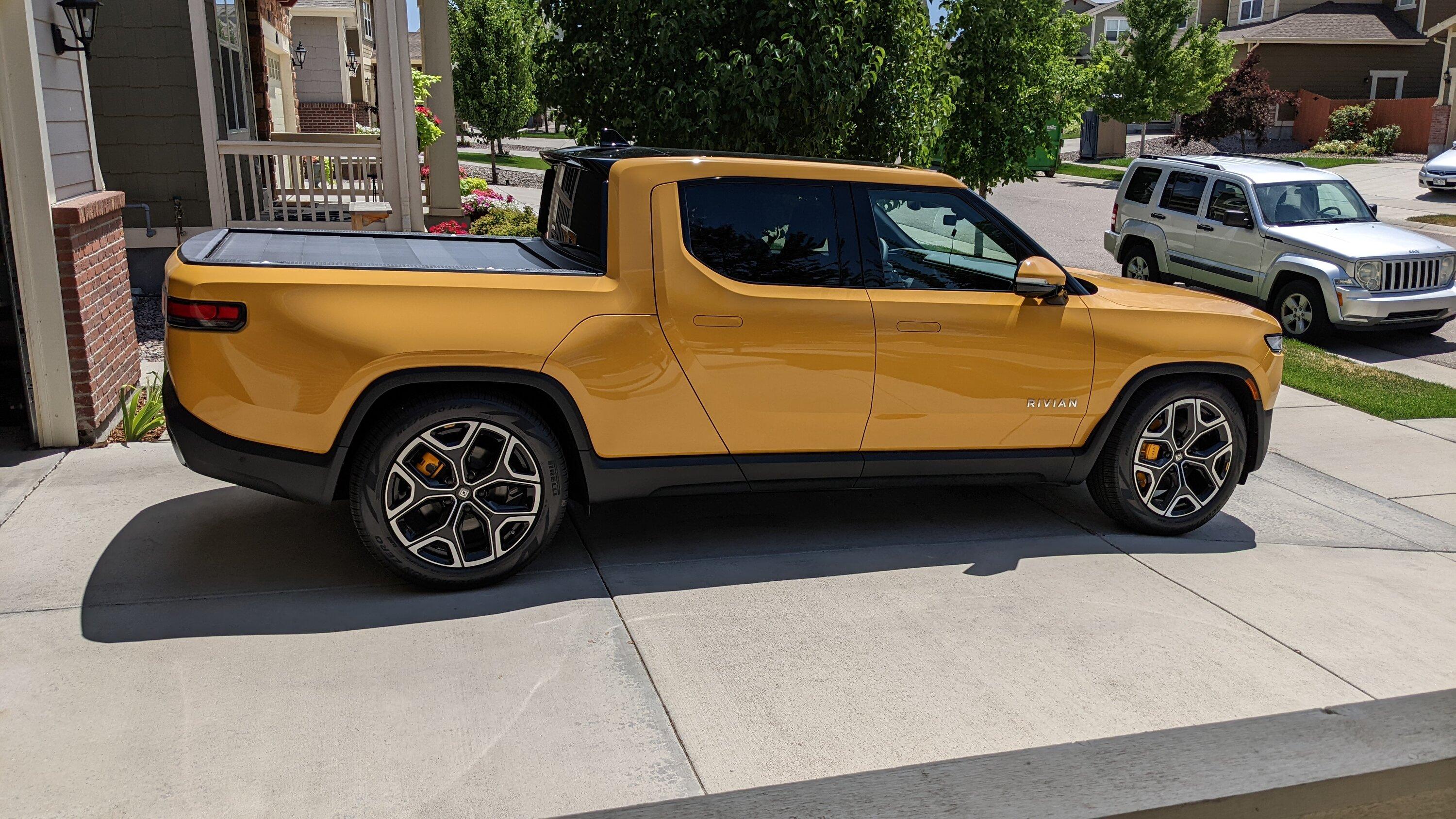 Rivian R1T R1S COMPASS YELLOW R1T Photos PXL_20220724_181708645