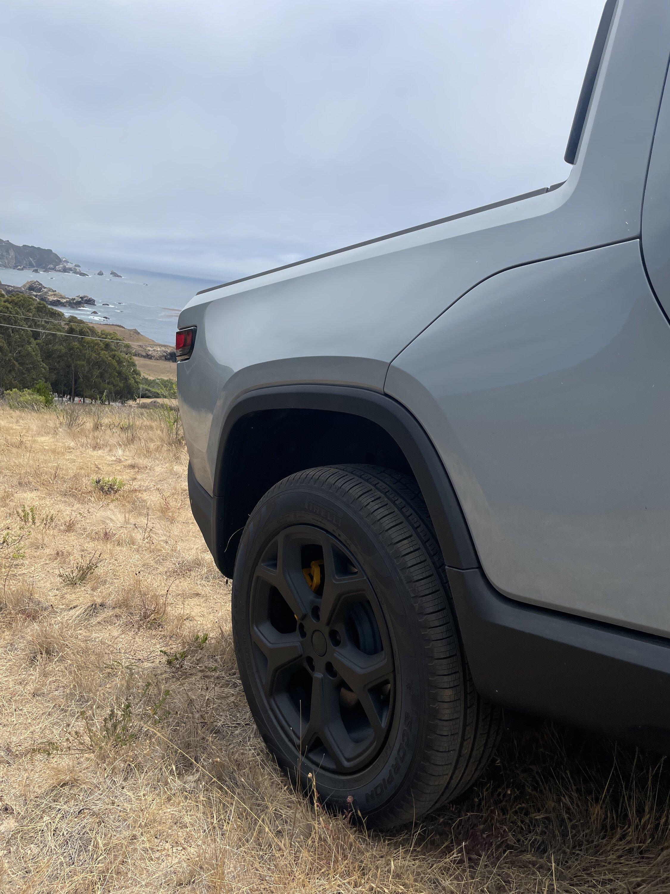 Rivian R1T R1S Pics without aero covers? IMG_8900