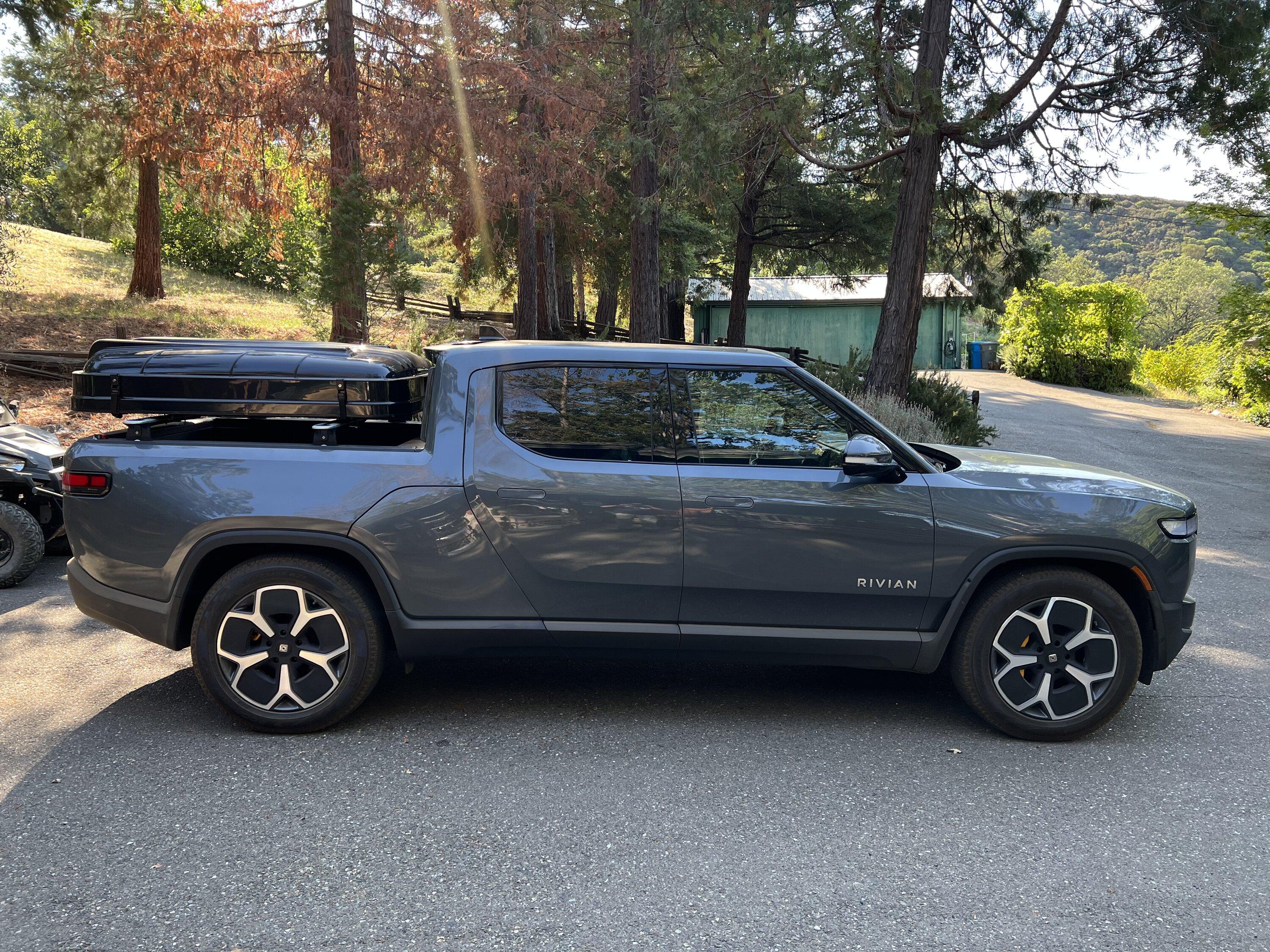 Rivian R1T R1S 23Zero Armadillo X RTT installed on R1T bed 8A17F73F-2695-4015-BE24-6DF1451C7D12