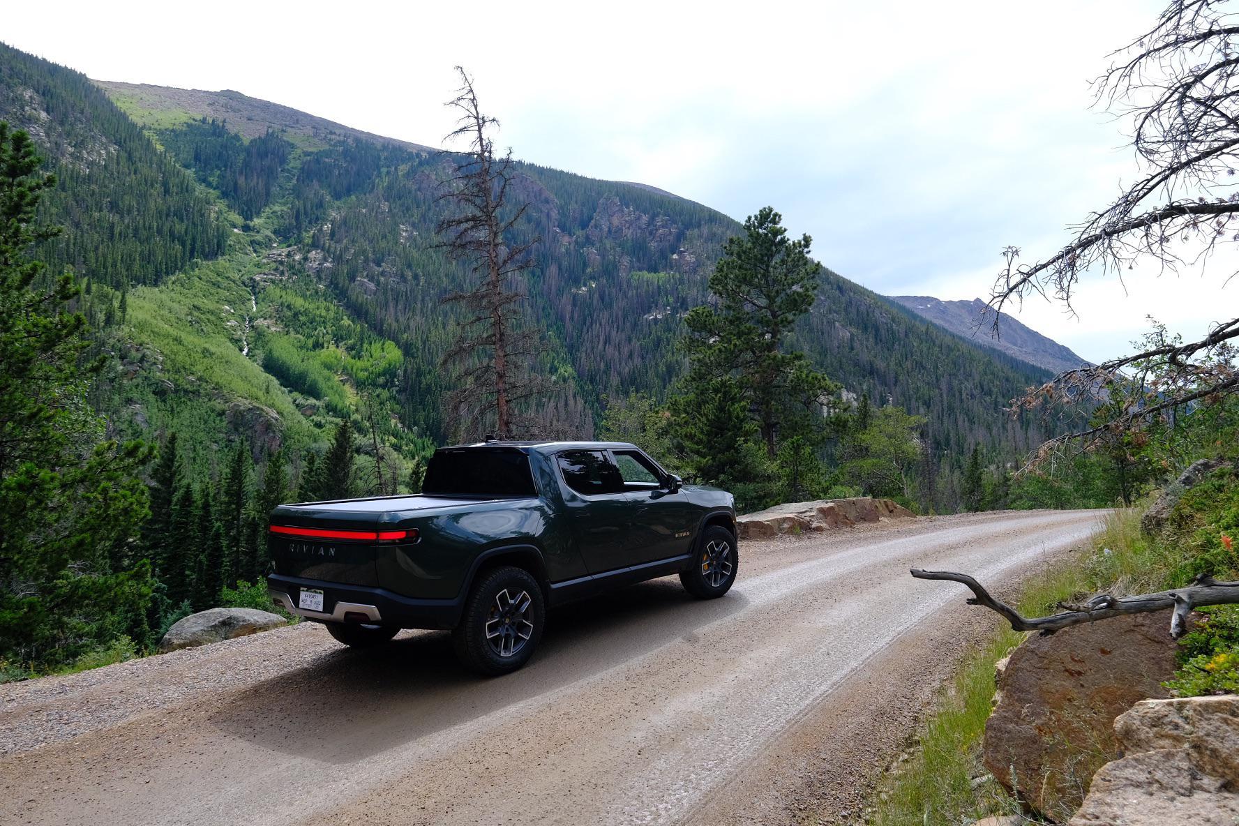 Rivian R1T R1S FOREST GREEN R1T Photos 1658883436514