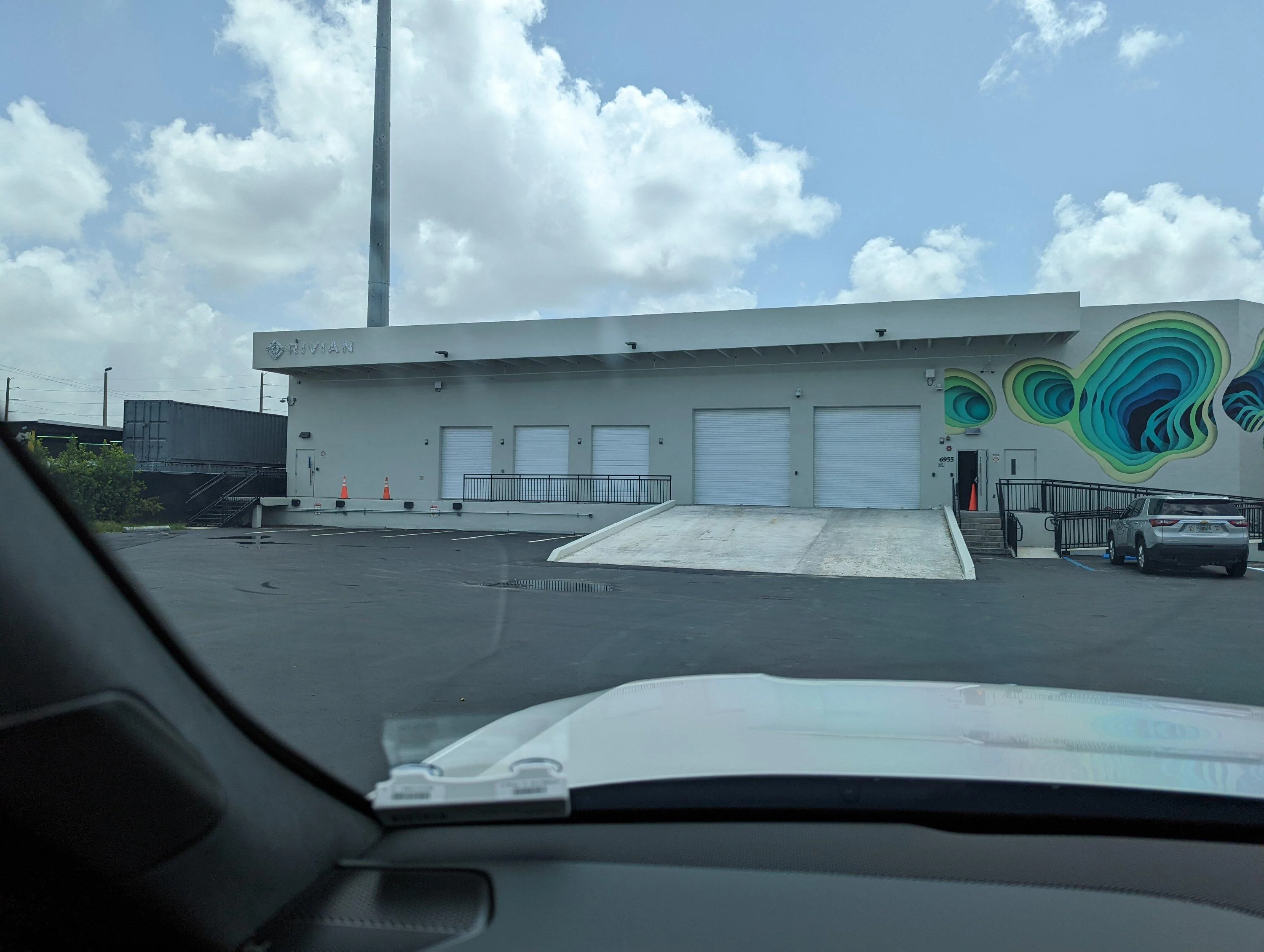 Rivian R1T R1S Rivian Service Centers / Retail Locations List / Other Facilities (Pics & Updates) PXL_20220727_162148809