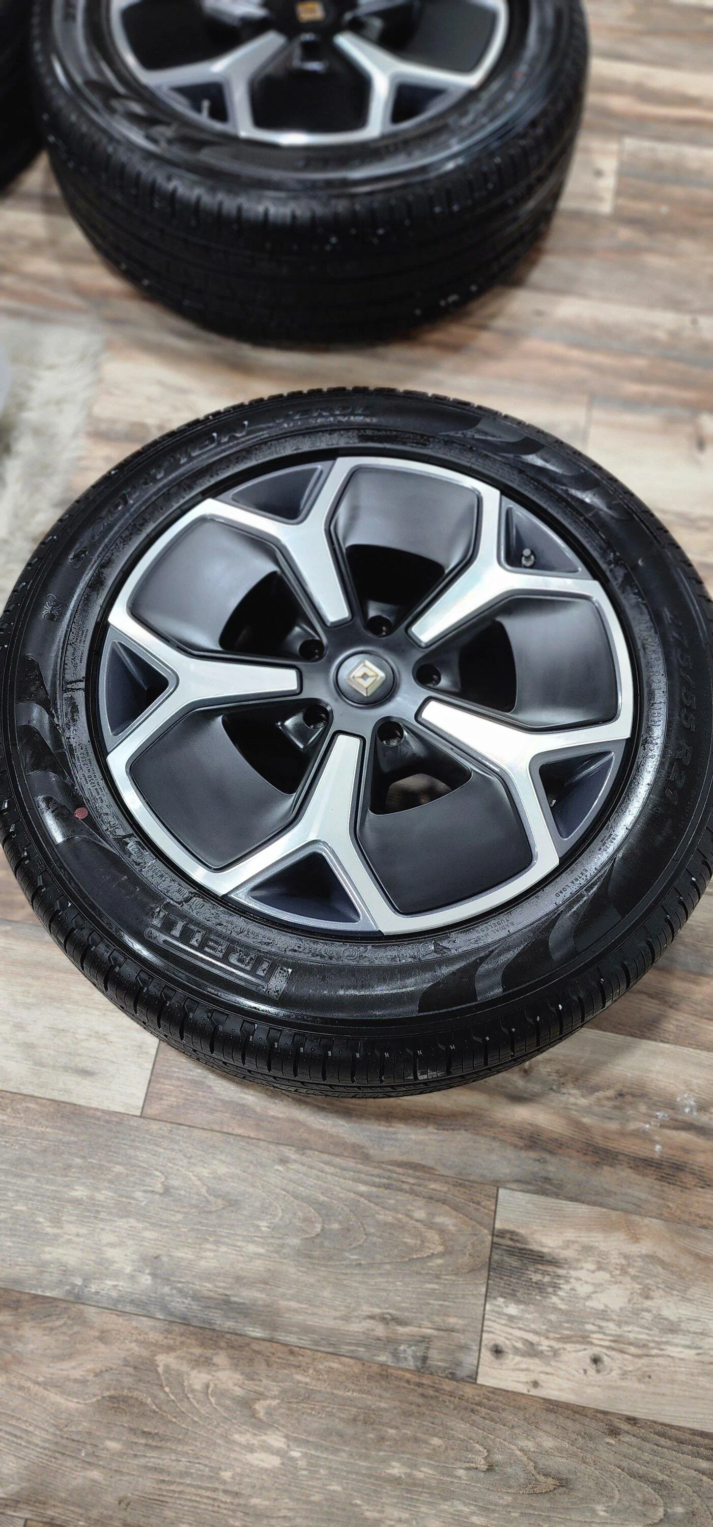 Rivian R1T R1S FS: New 21" Aero Wheel and Tire Set 20220728_162309