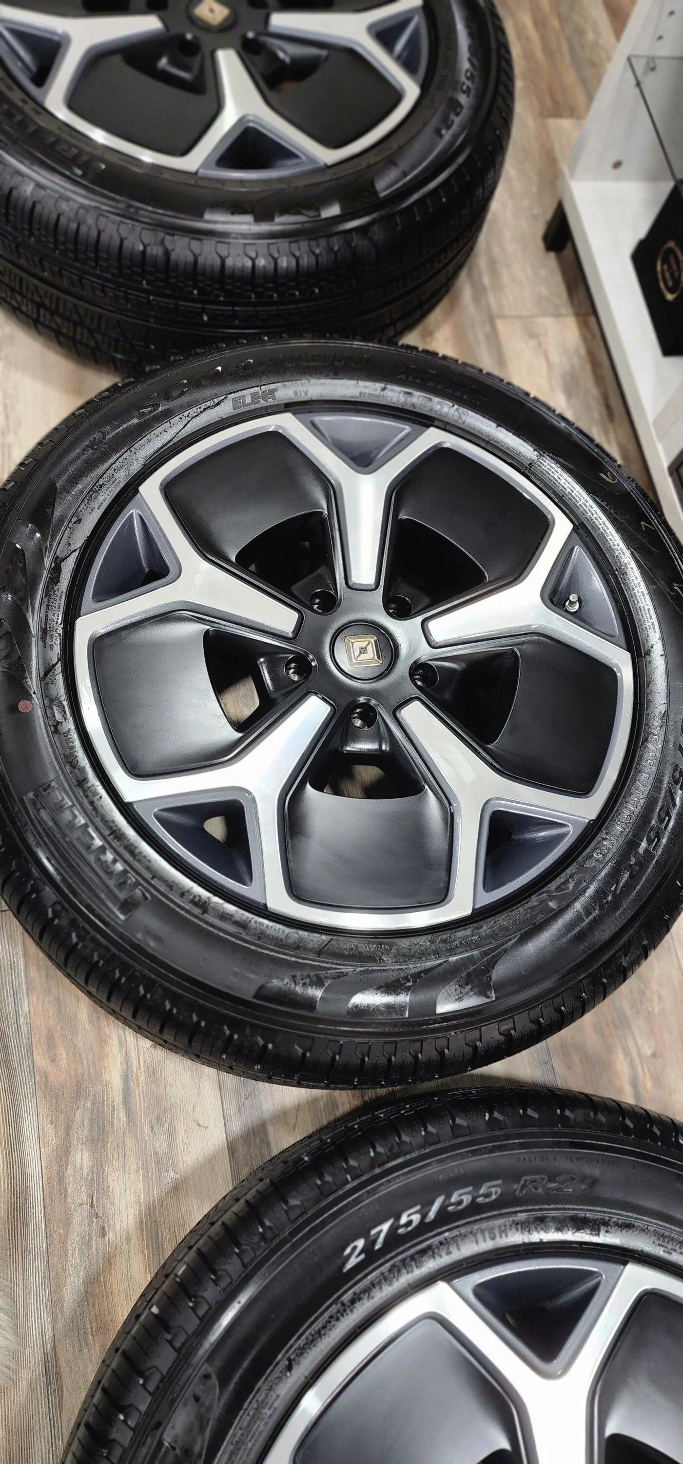 Rivian R1T R1S FS: New 21" Aero Wheel and Tire Set 20220728_162323