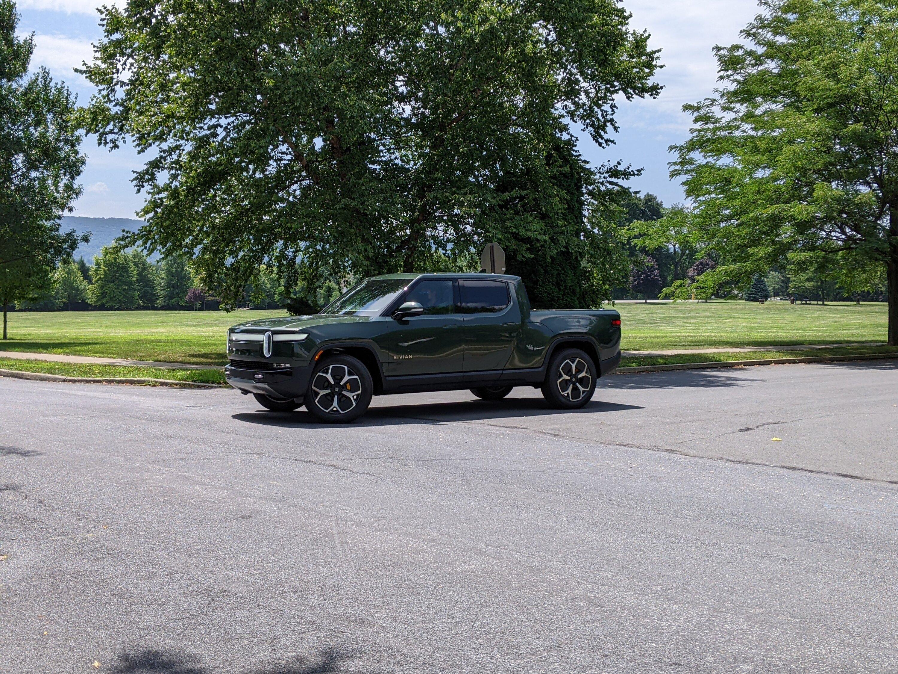 Rivian R1T R1S FOREST GREEN R1T Photos PXL_20220722_161651710