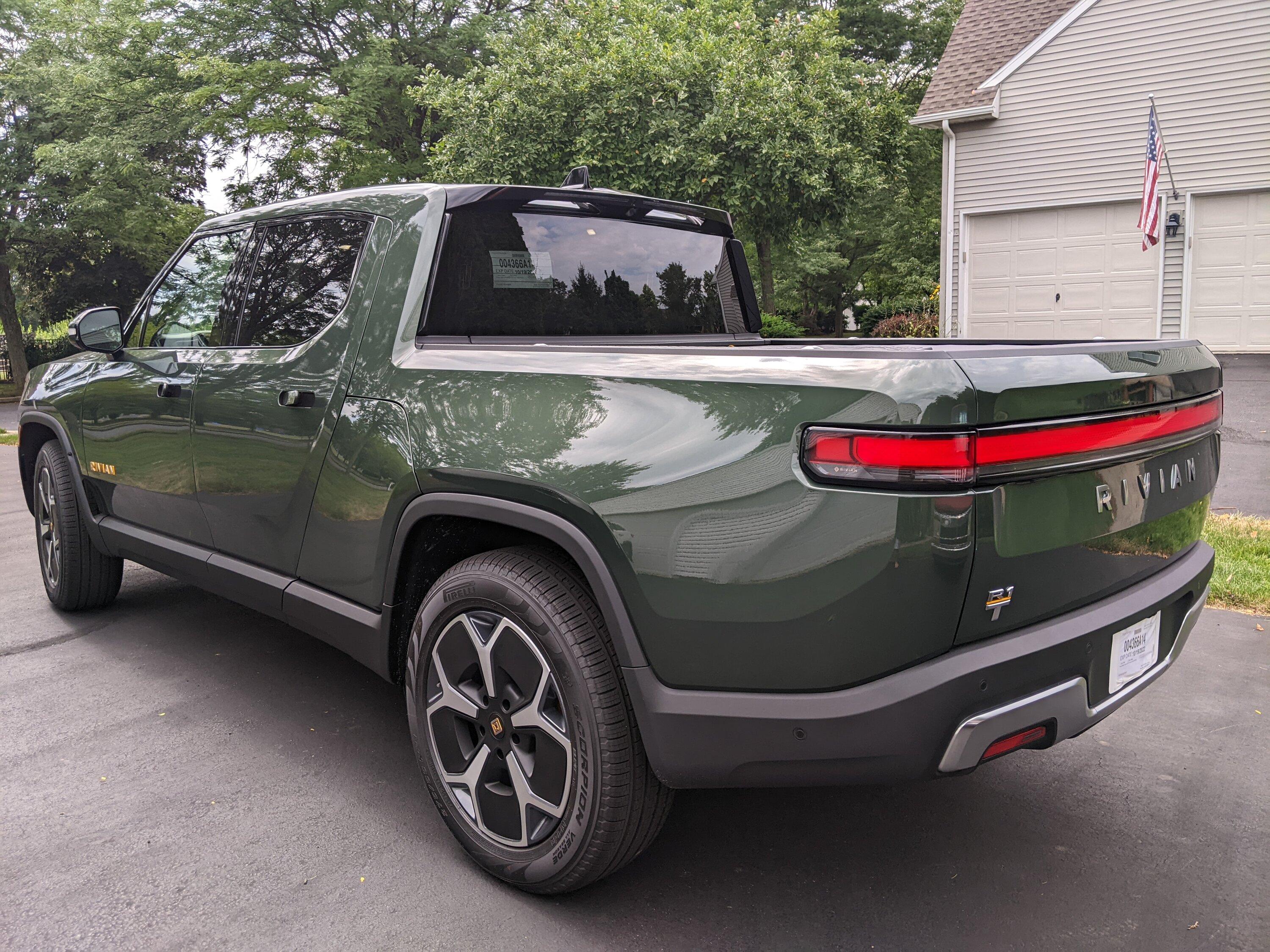 Rivian R1T R1S FOREST GREEN R1T Photos PXL_20220725_190530028