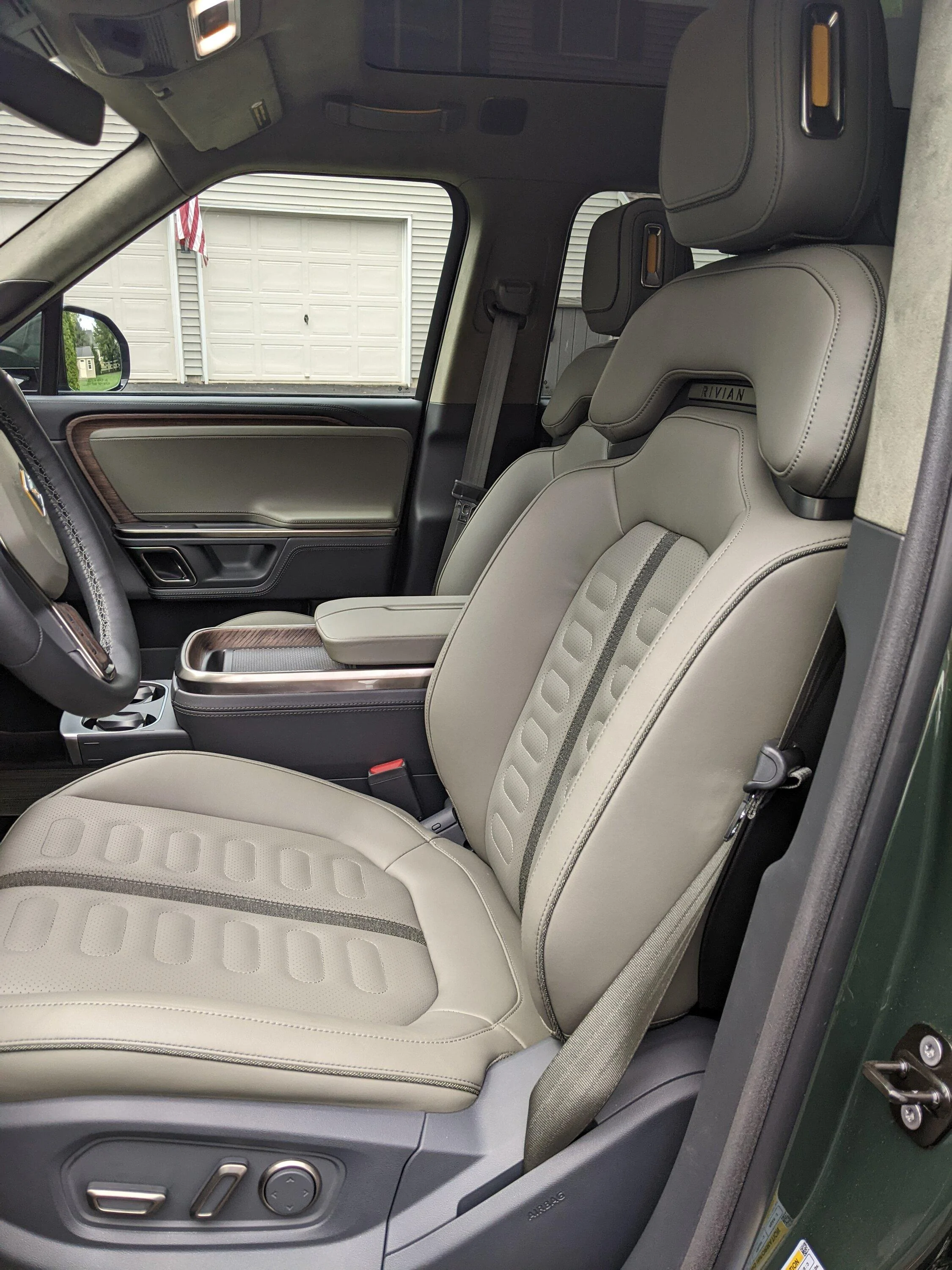 Rivian R1T R1S FOREST GREEN R1T Photos PXL_20220725_190556775