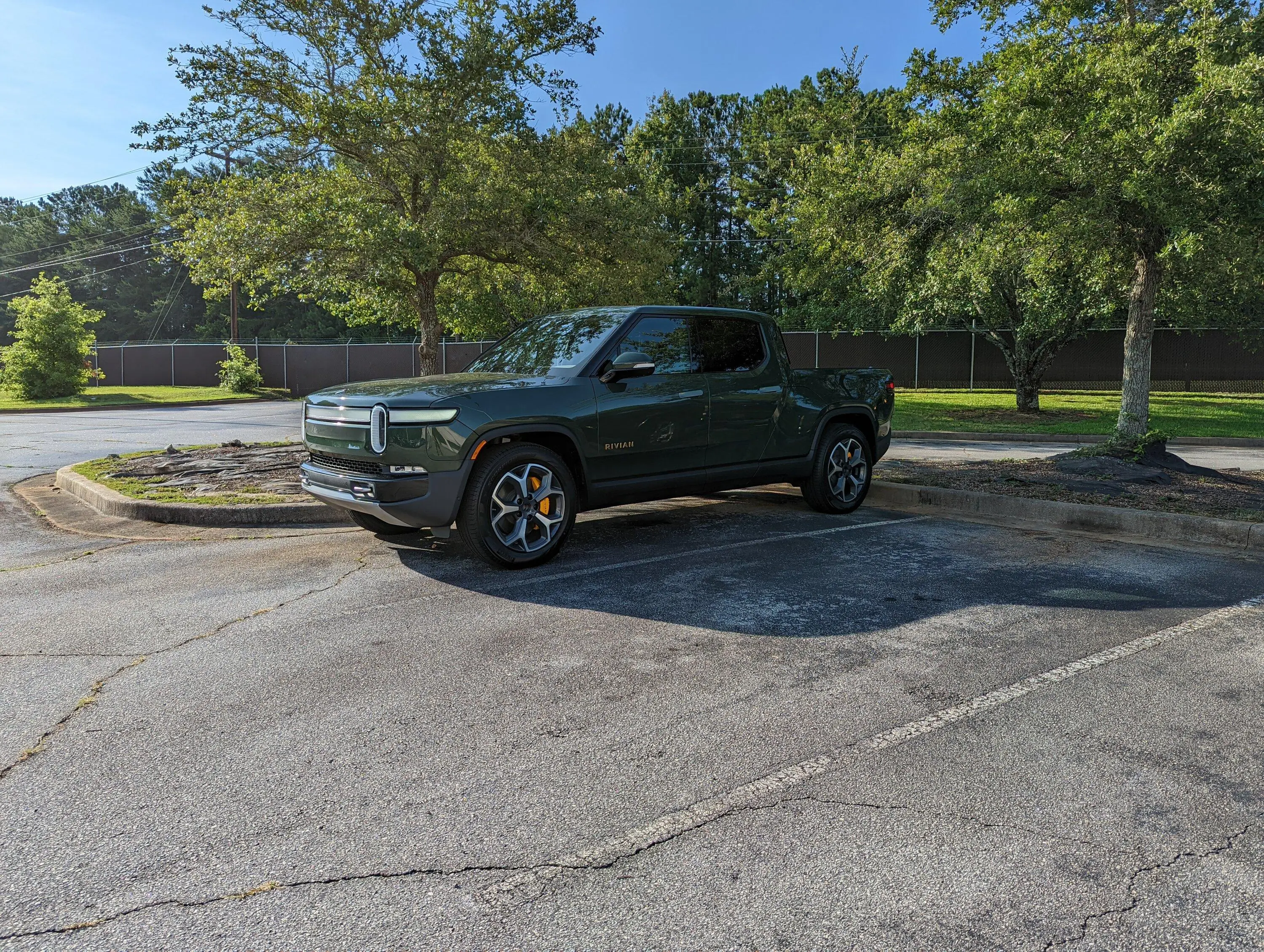 Rivian R1T R1S FOREST GREEN R1T Photos PXL_20220729_125109206