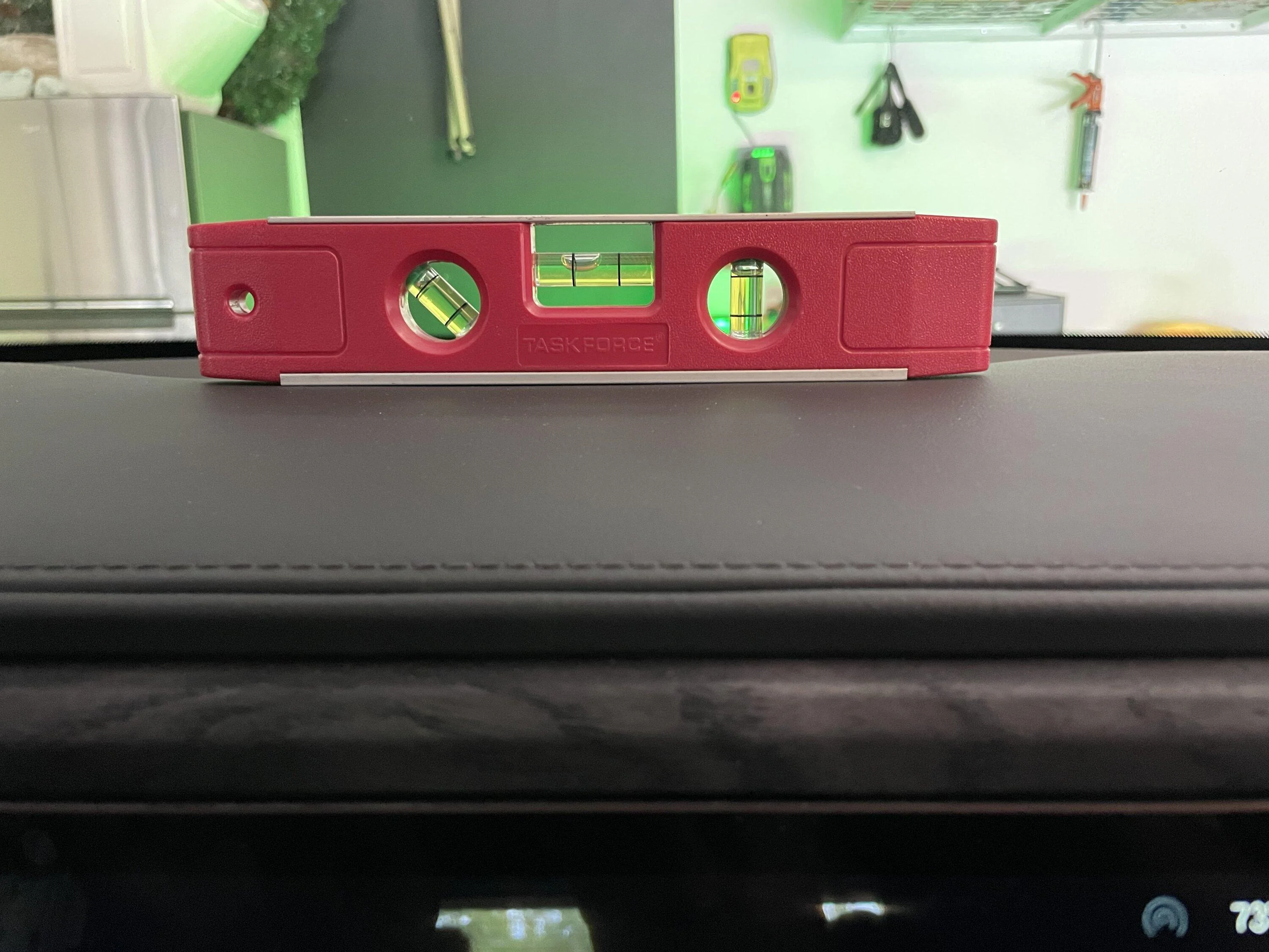 Rivian R1T R1S Passenger side lower than driver side. A3AF4420-F57D-45D4-9EED-AB7CCD597C2E