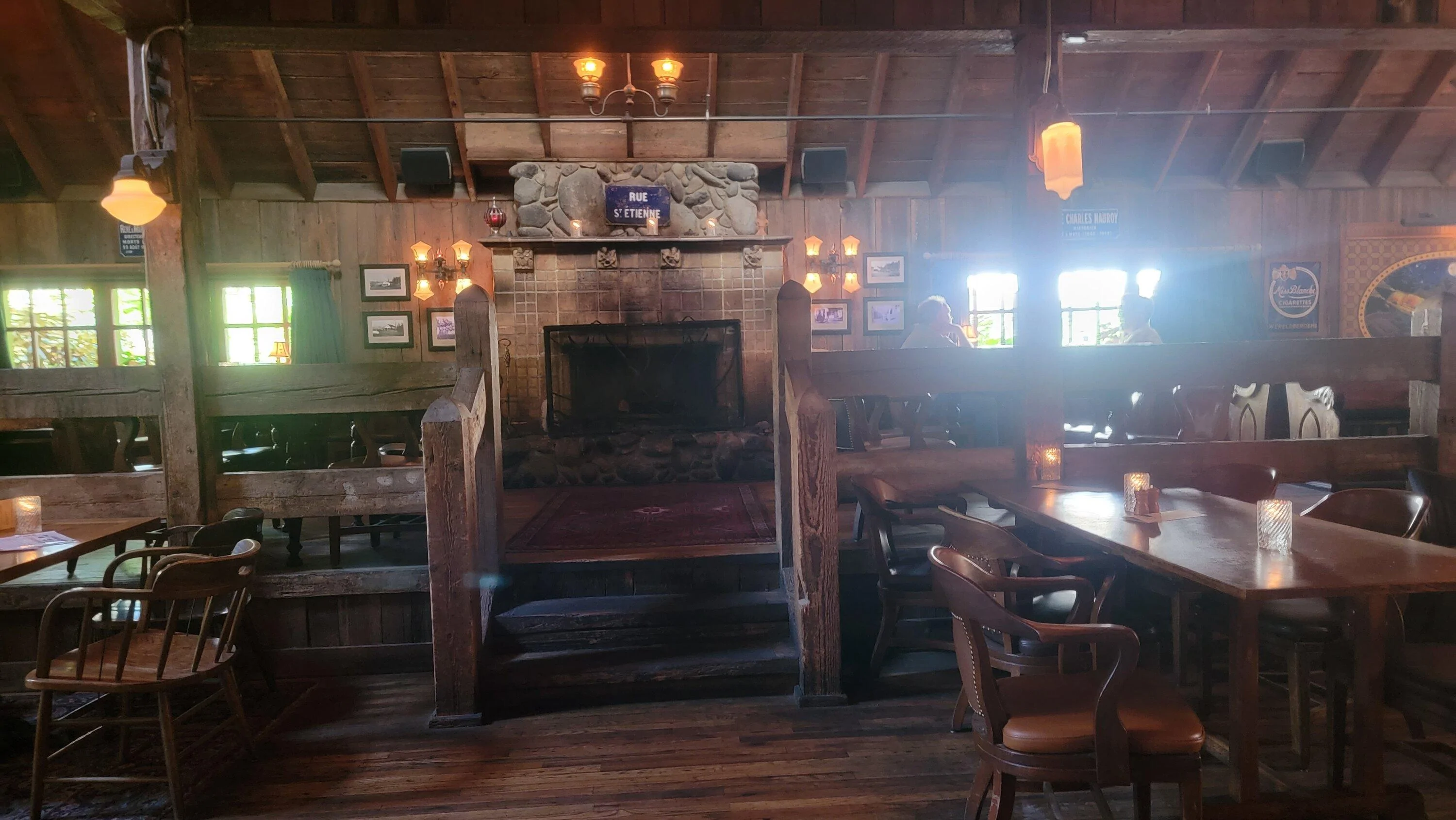 Rivian R1T R1S A new gathering at the classic Rock Creek Tavern! 20220729_131755