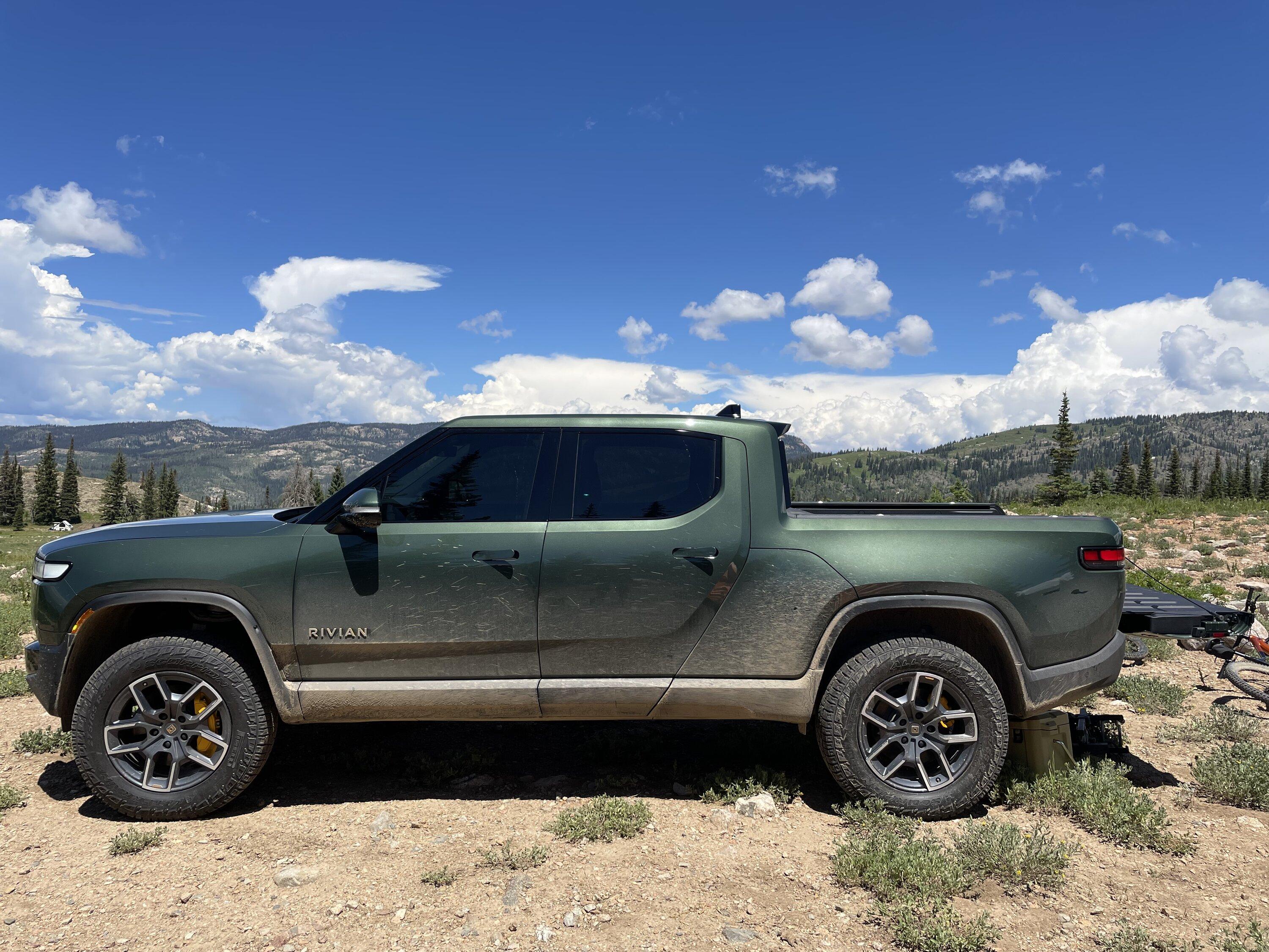 Rivian R1T R1S FOREST GREEN R1T Photos 590B9C30-5146-4A11-AD5E-69D69DB12009
