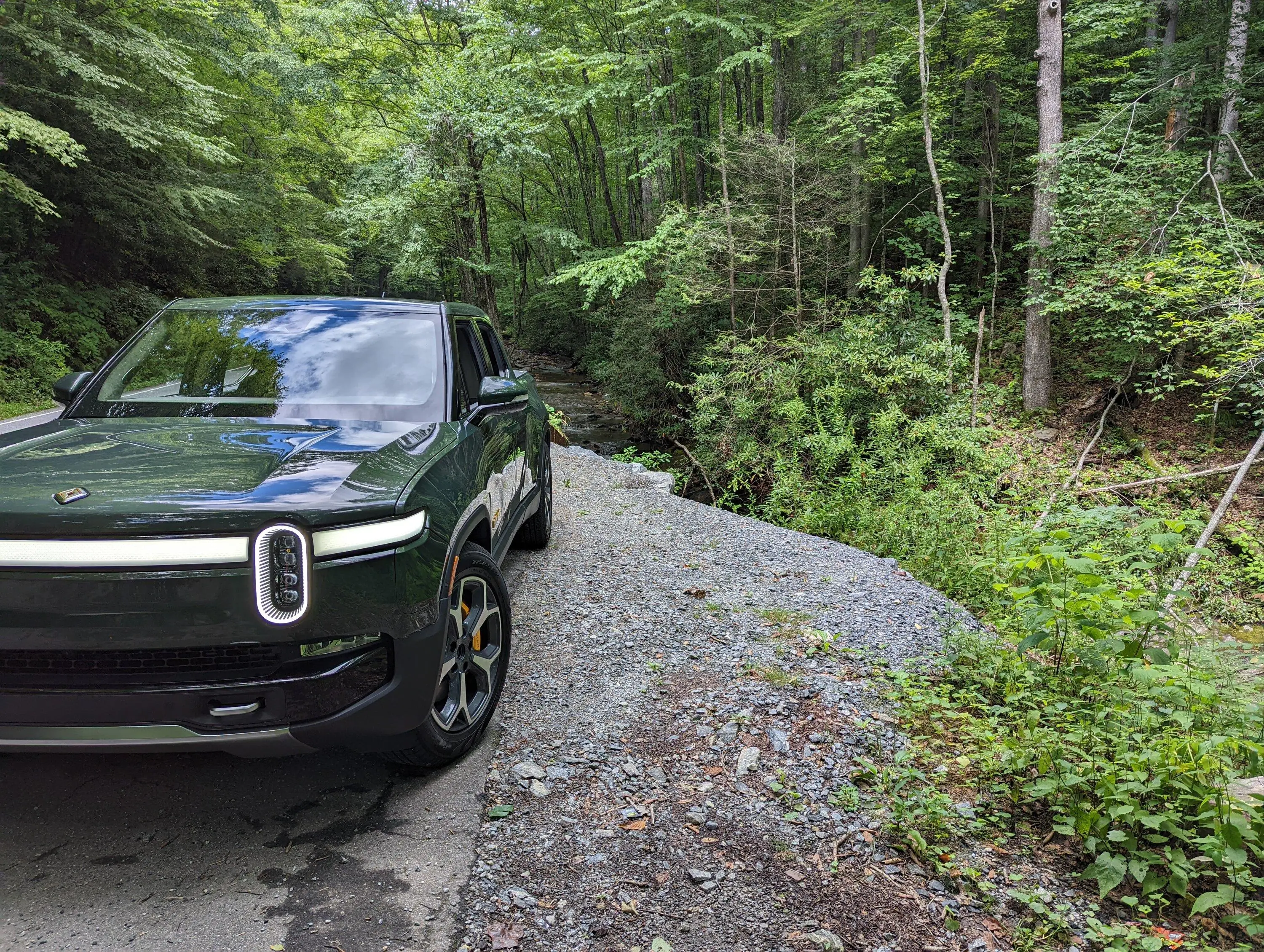 Rivian R1T R1S FOREST GREEN R1T Photos PXL_20220731_180017801