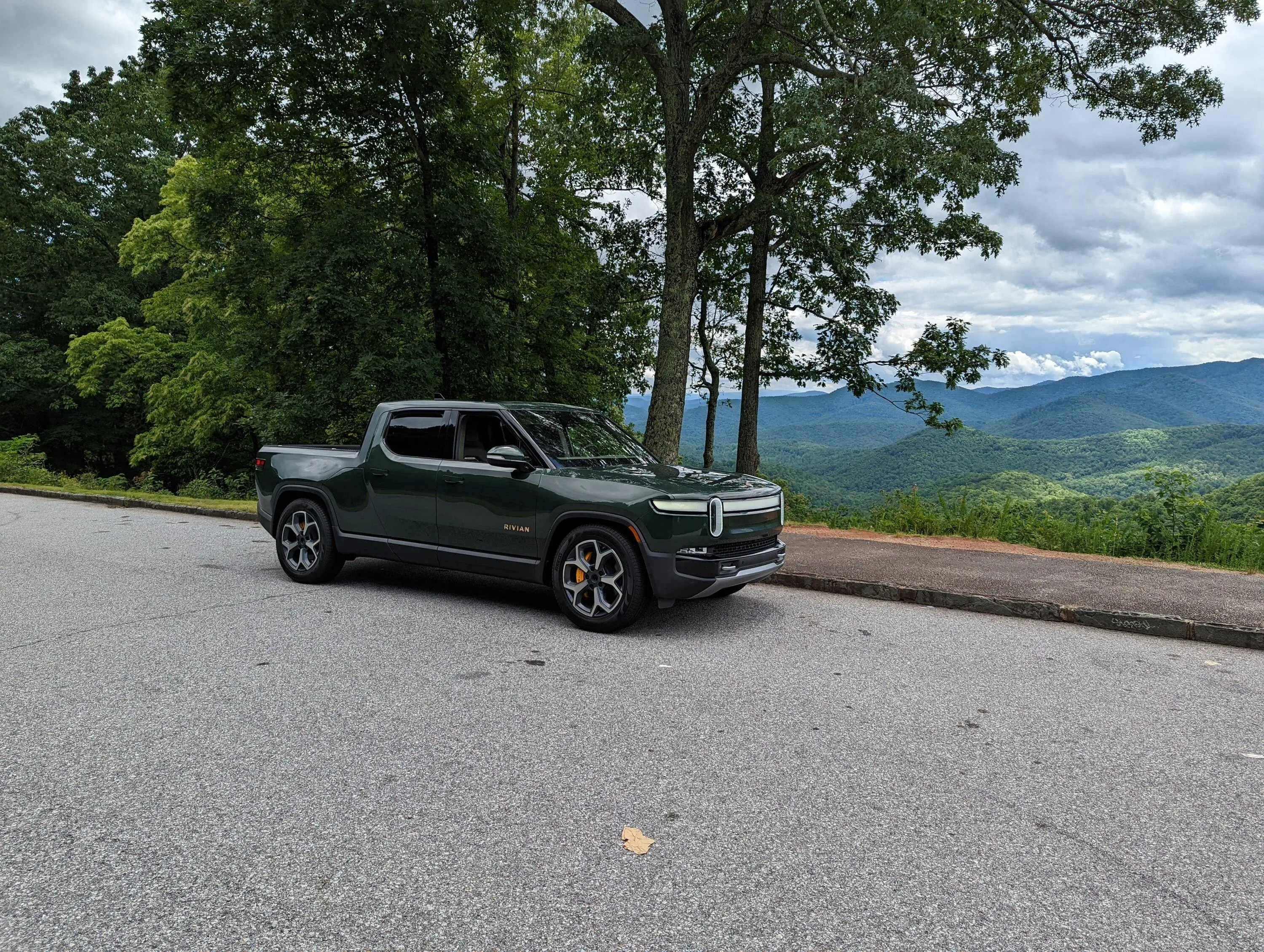 Rivian R1T R1S Green on Green on Blue 183 Mile Road Trip & Pure Driving Bliss on Blue Ridge Parkway, NC PXL_20220731_172703681