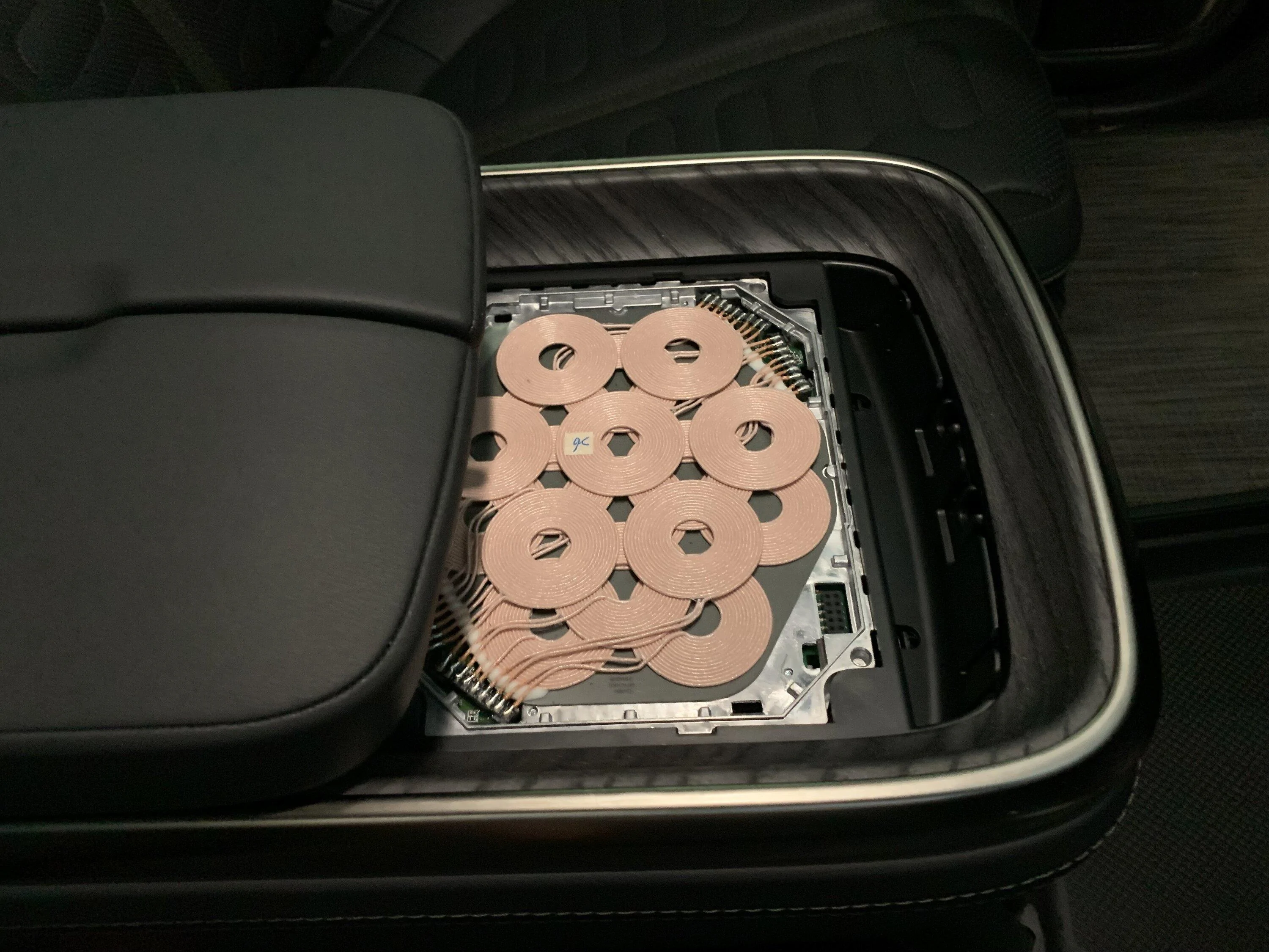 Rivian R1T R1S Working Magsafe / Magnetic Qi Wireless Charging Pad Install! - DIY Writeup IMG_3983