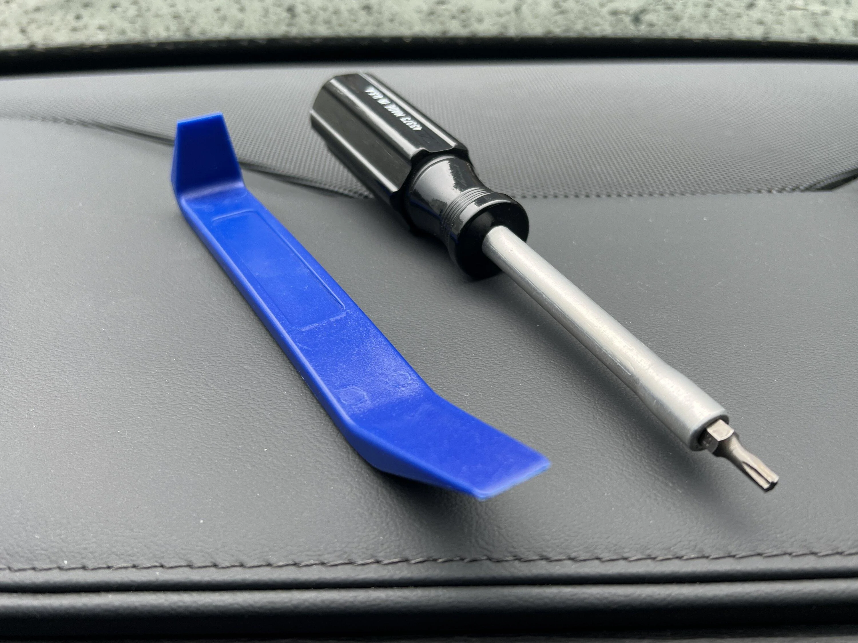 Rivian R1T R1S Working Magsafe / Magnetic Qi Wireless Charging Pad Install! - DIY Writeup IMG_0695
