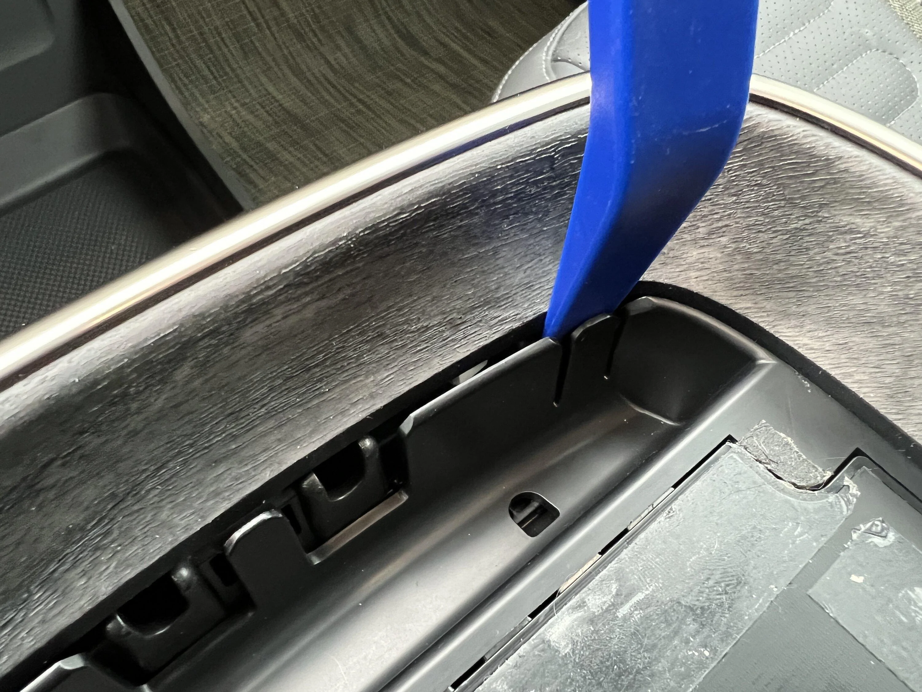 Rivian R1T R1S Working Magsafe / Magnetic Qi Wireless Charging Pad Install! - DIY Writeup IMG_0683