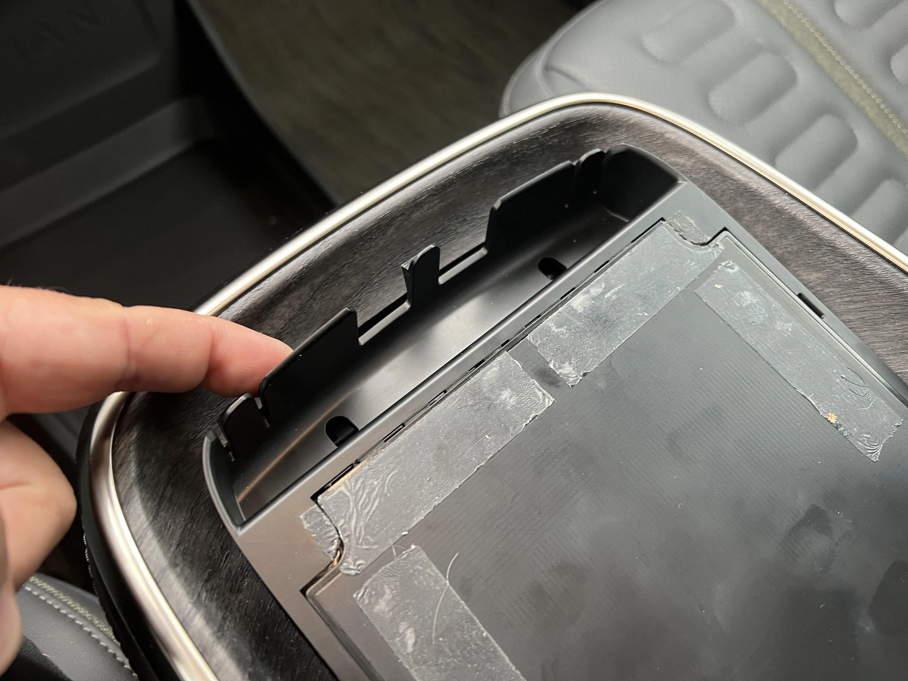 Rivian R1T R1S Working Magsafe / Magnetic Qi Wireless Charging Pad Install! - DIY Writeup IMG_0684