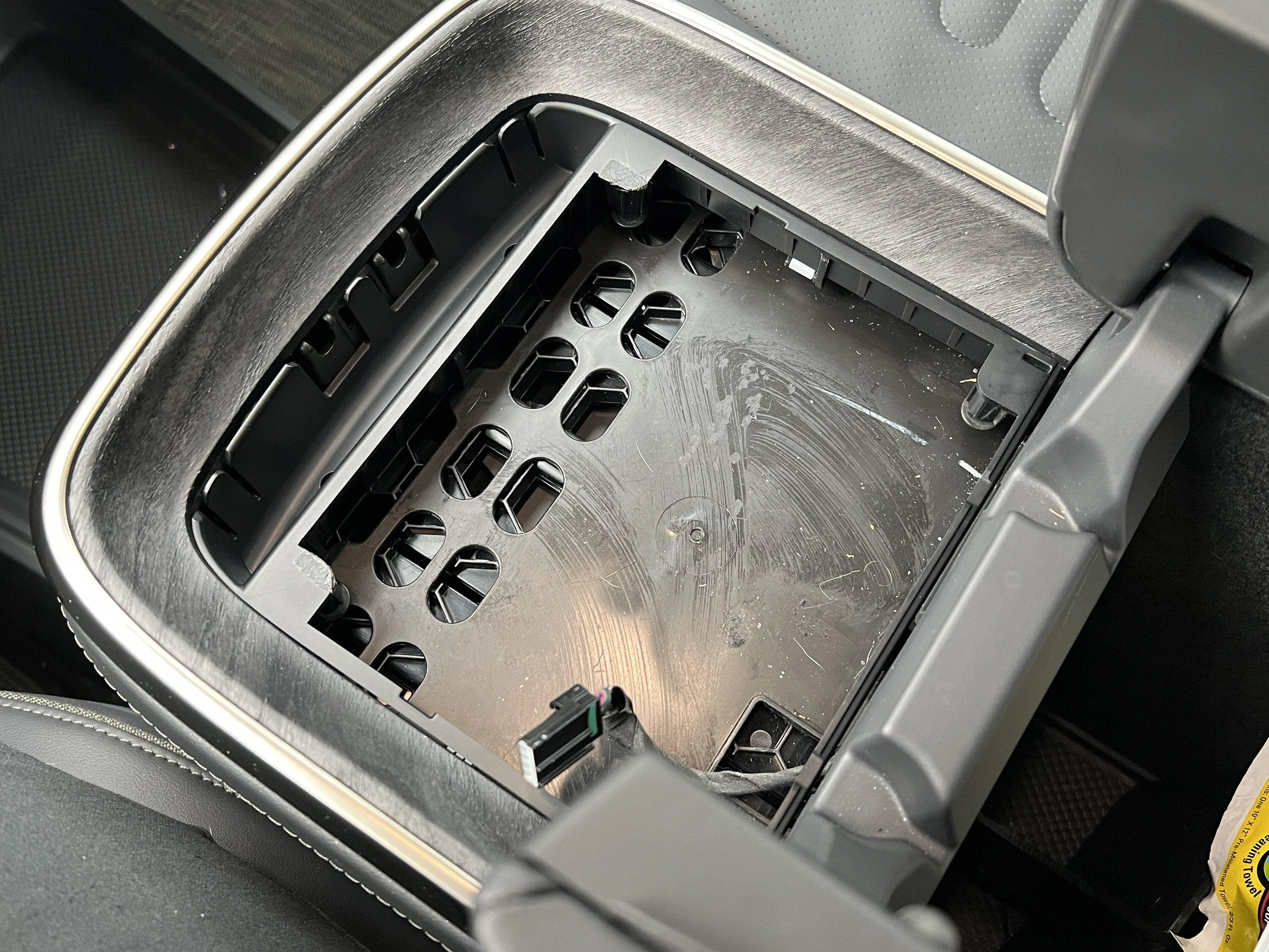 Rivian R1T R1S Working Magsafe / Magnetic Qi Wireless Charging Pad Install! - DIY Writeup IMG_0690