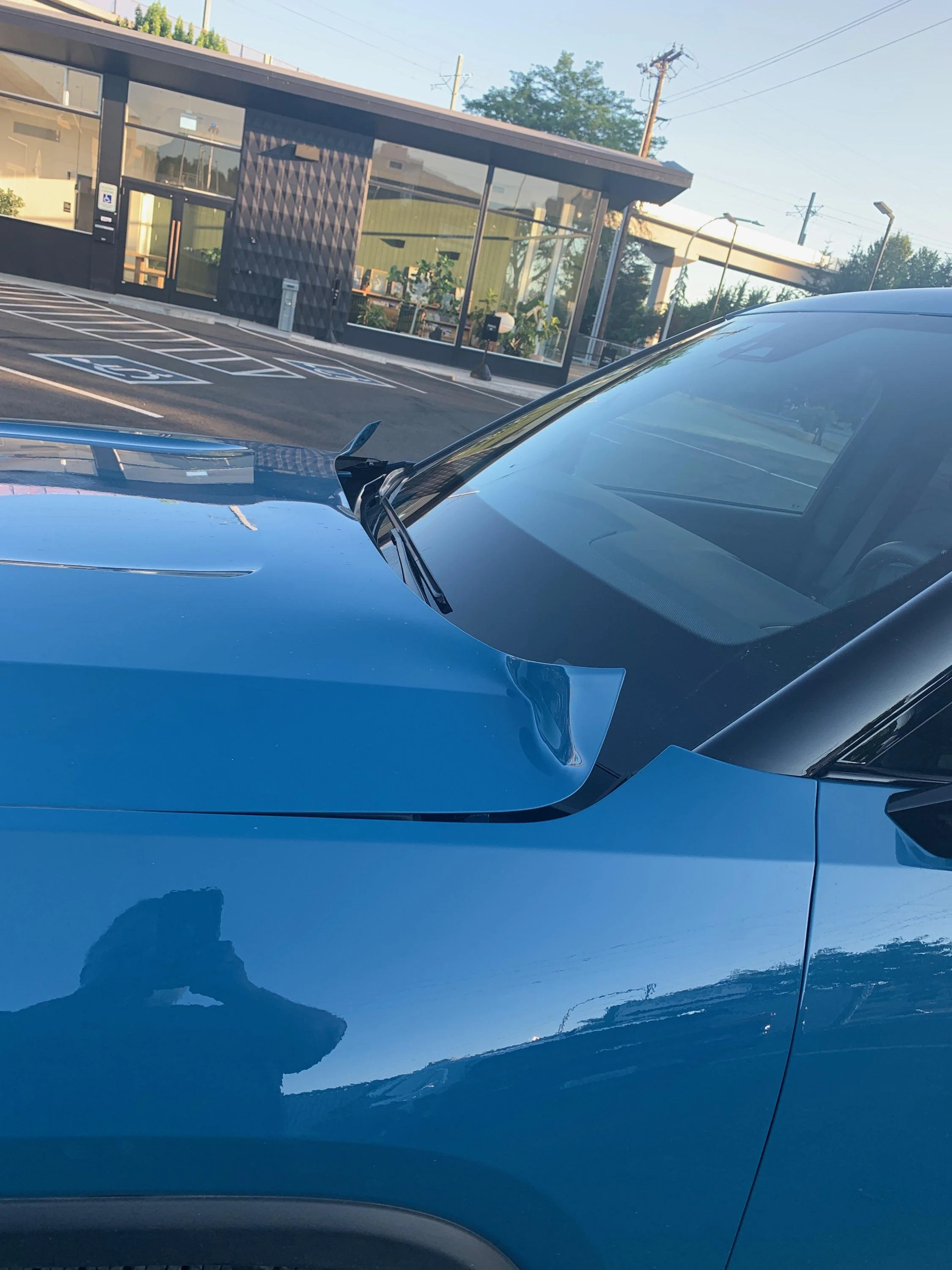 Rivian R1T R1S This is what an R1 hood looks like when it opens on the freeway... 681187011_20220802_193715