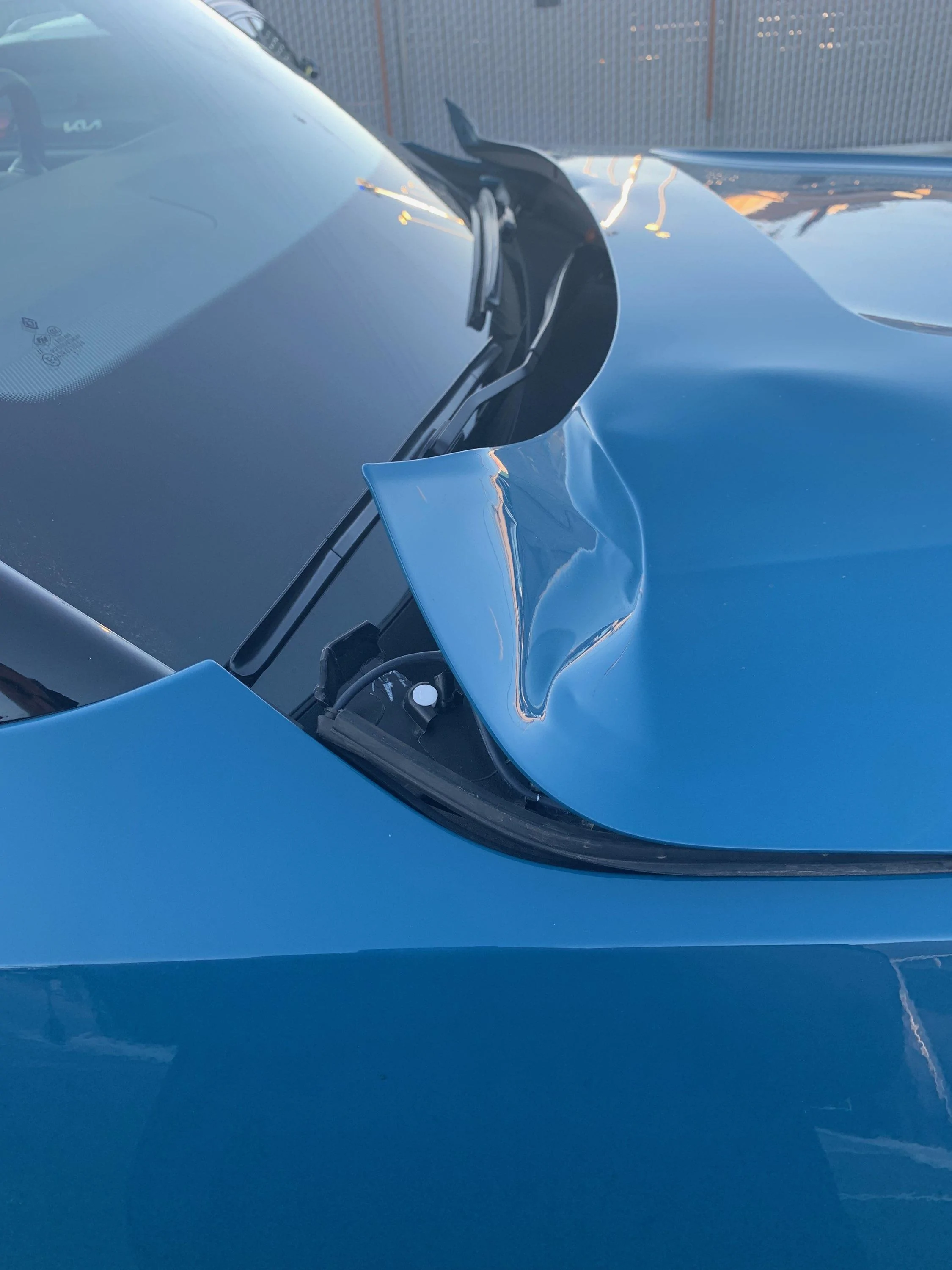 Rivian R1T R1S This is what an R1 hood looks like when it opens on the freeway... 681187352_20220802_194247