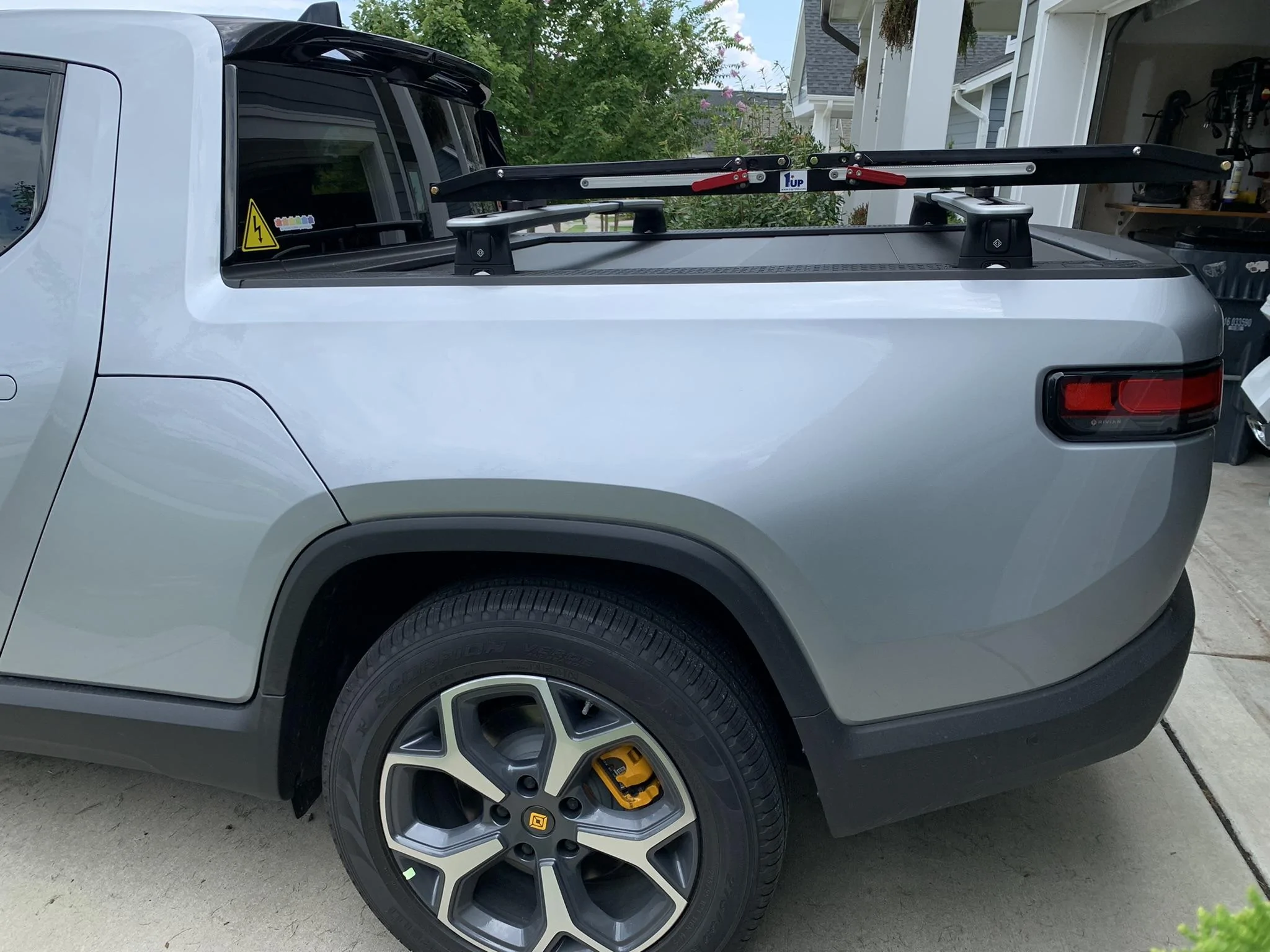 Rivian R1T R1S Question for people with crossbar bike rack 71B579CA-0AFB-4843-B206-C5334234CB97_1_102_o