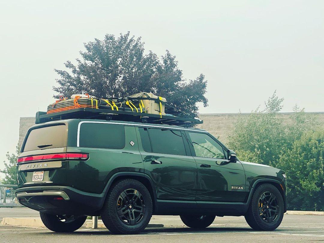 Rivian R1T R1S ? FOREST GREEN R1S Photos Forest Green Rivian R1S