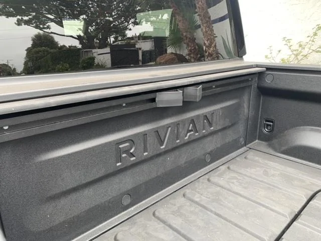 Rivian R1T R1S Bed Rails 9C4EB5A6-6AF6-4E14-9179-C69EDFFF46B9