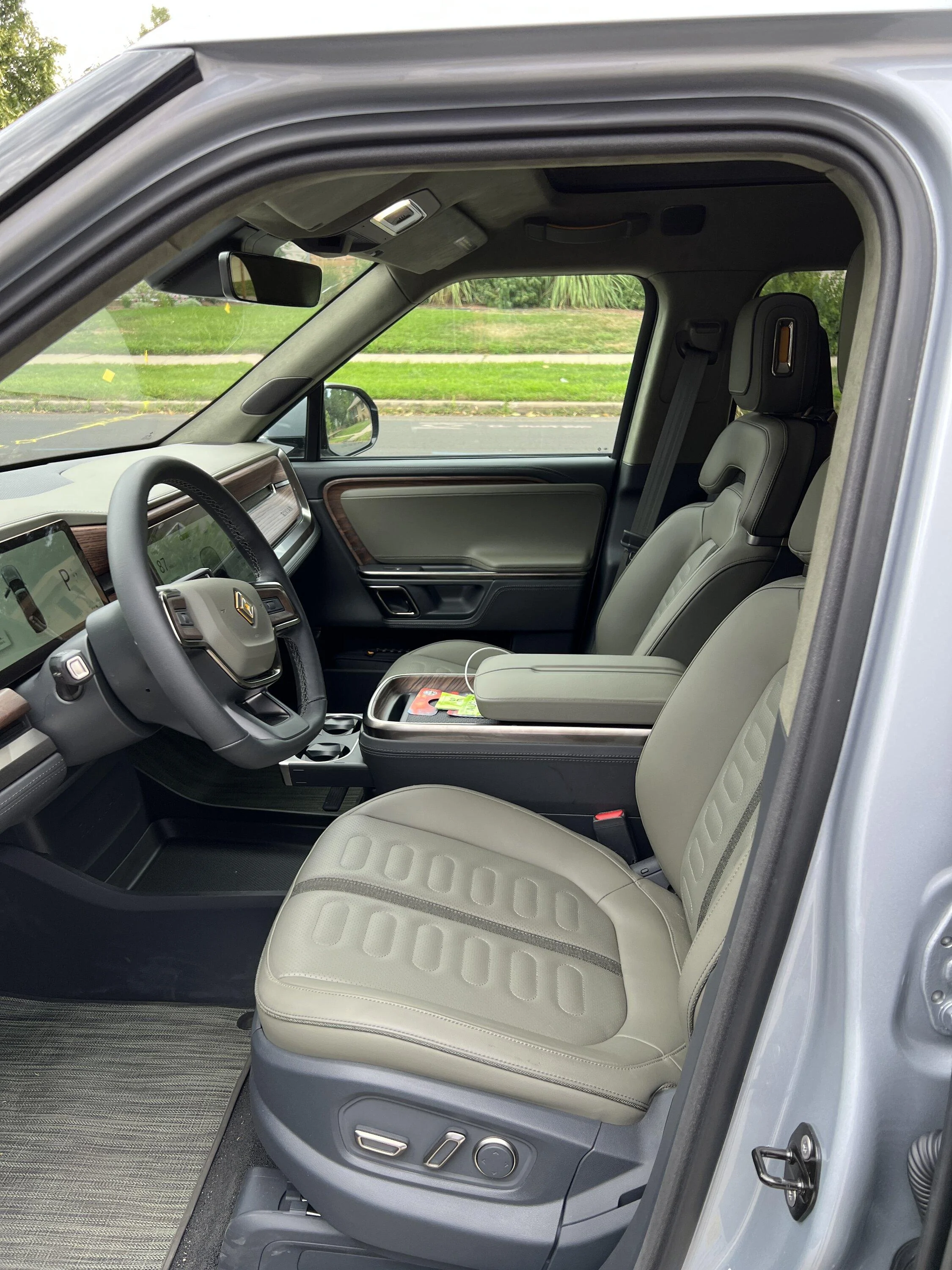 Rivian R1T R1S Forest Edge Interior photos request 0B0D2221-C231-471A-A2A2-B77E1758630F