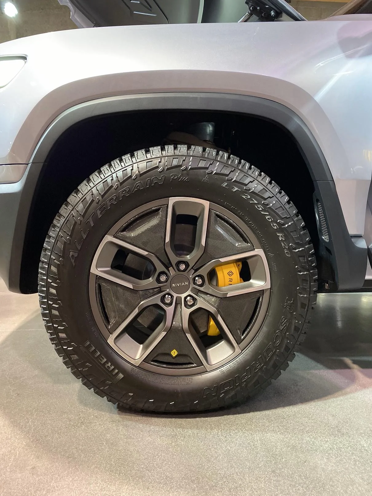 Rivian R1T R1S Rivian 20" Aero Covers 20190928_003707688_iOS