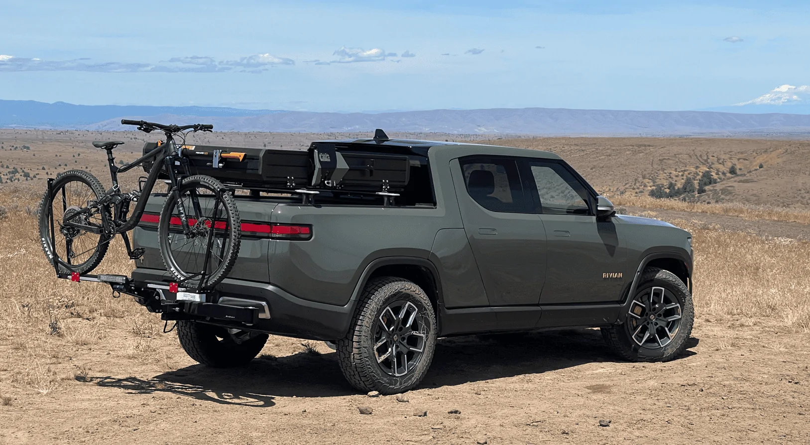 Rivian R1T R1S 1up rack fitment on bed crossbars 1660165315981