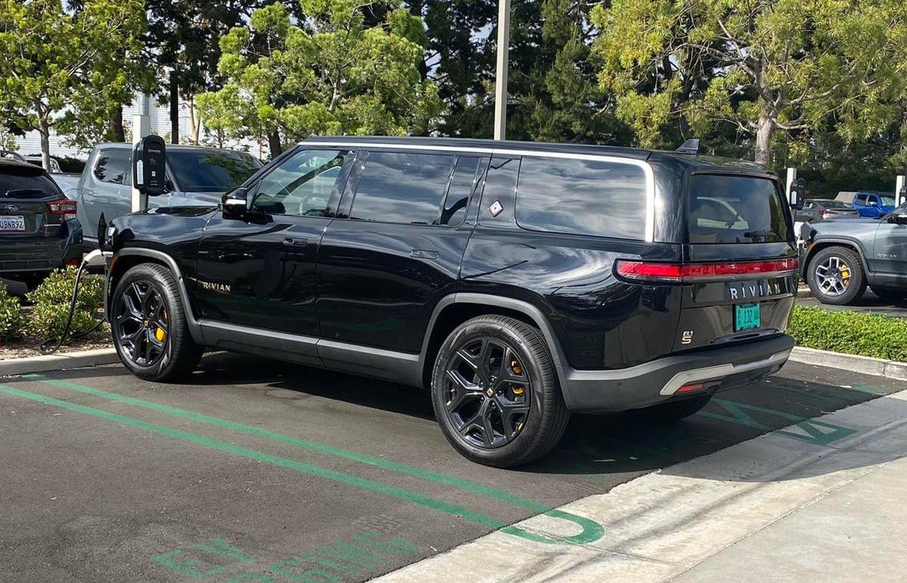 Rivian R1T R1S Products & Accessories for Rivian R1T/R1S by TWRAPS Rivian R1S Midnight Black SUV 1 copy