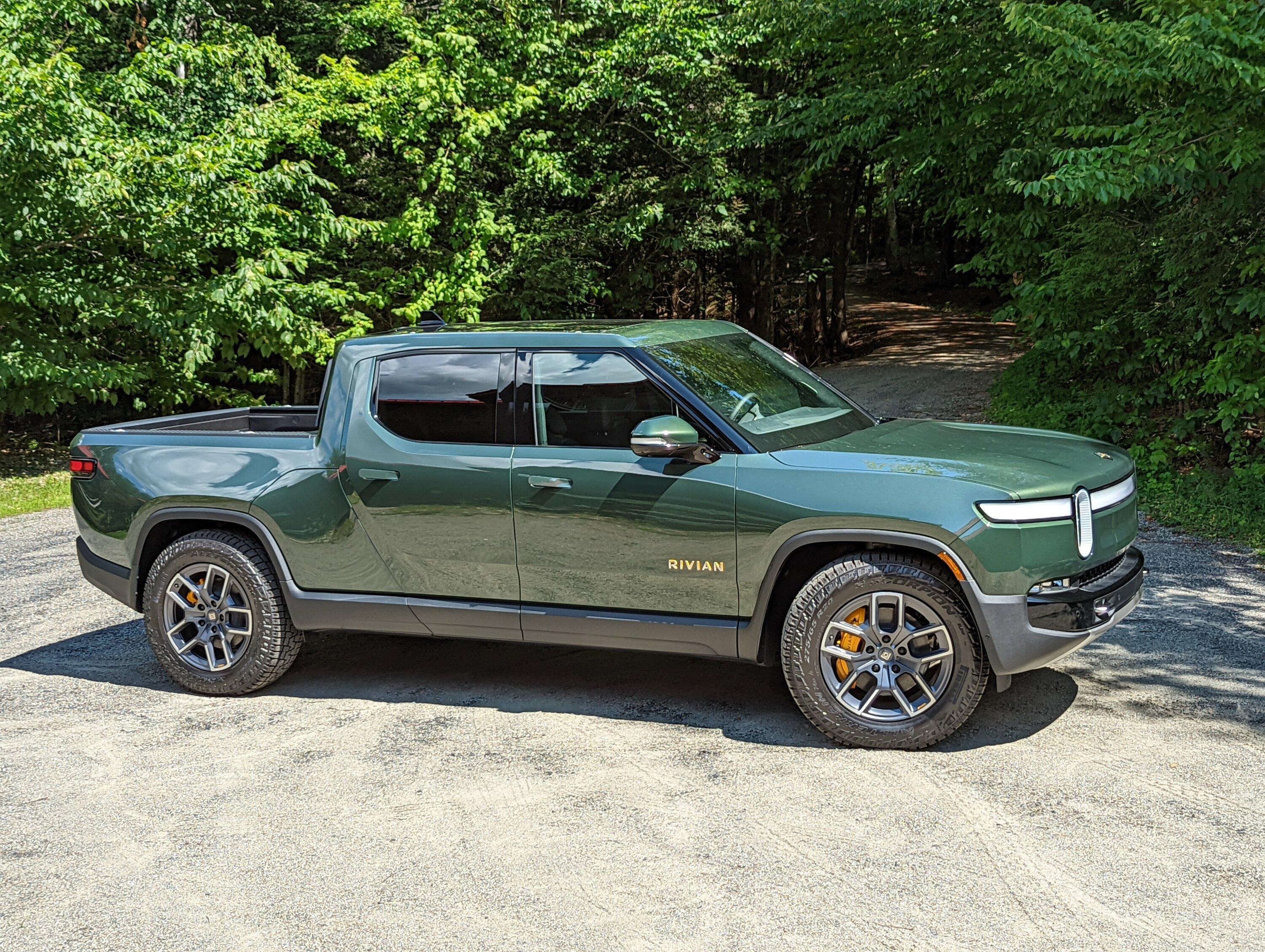 Rivian R1T R1S FOREST GREEN R1T Photos PXL_20220811_182249883