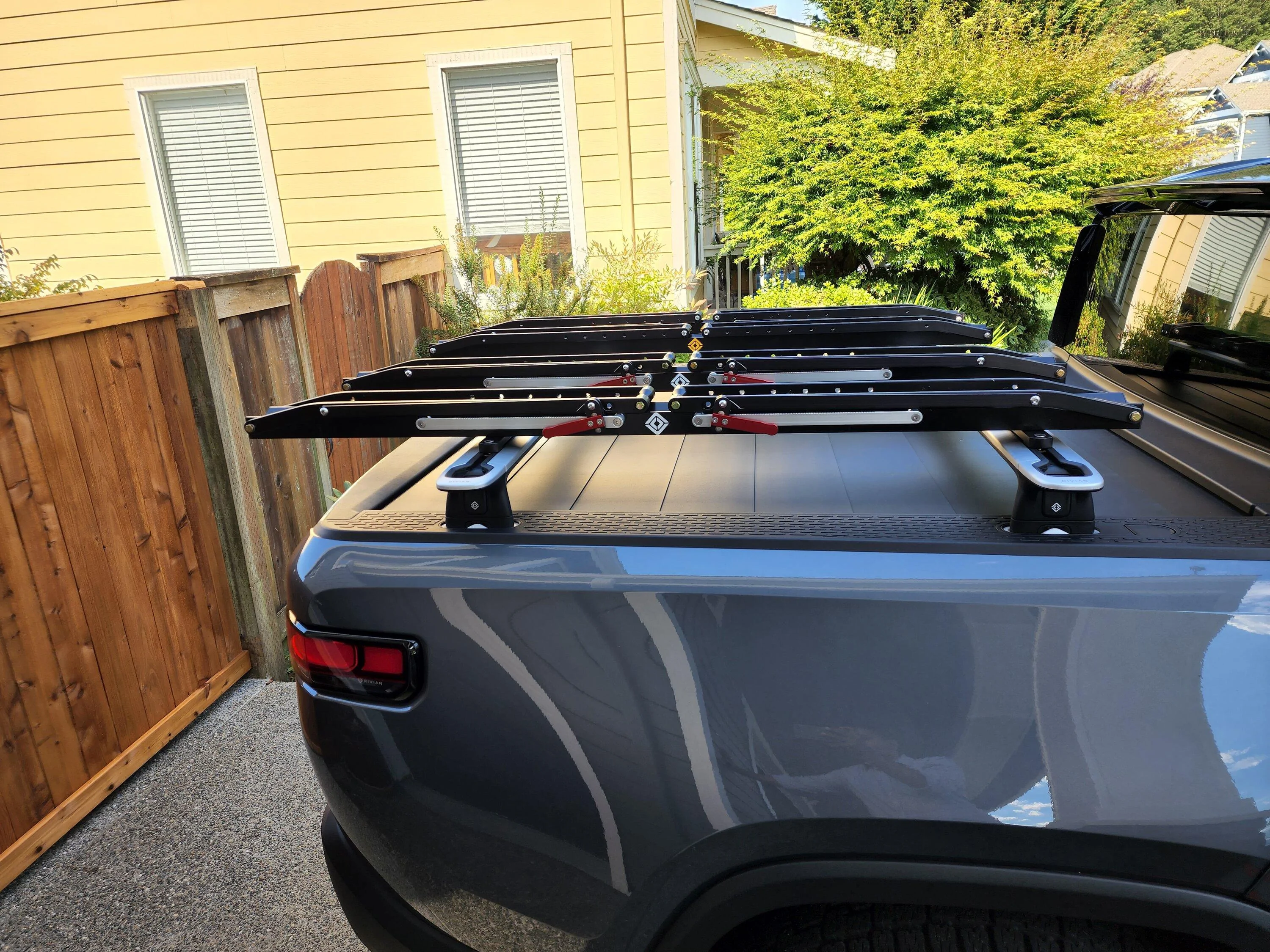 Rivian R1T R1S 1up rack fitment on bed crossbars 20220812_101006
