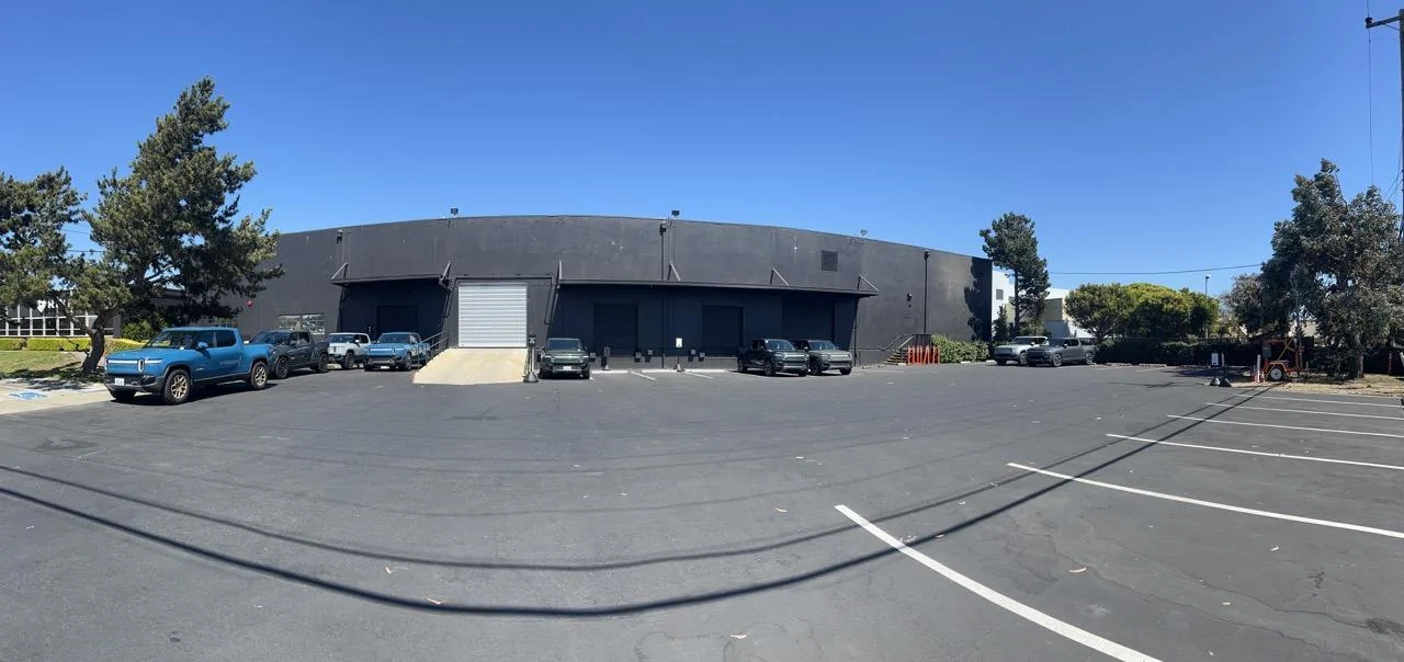 Rivian R1T R1S Spotted R1S and R1T awaiting Pre-Delivery Inspections @ South SF Service Center! IMG_8082 Larg