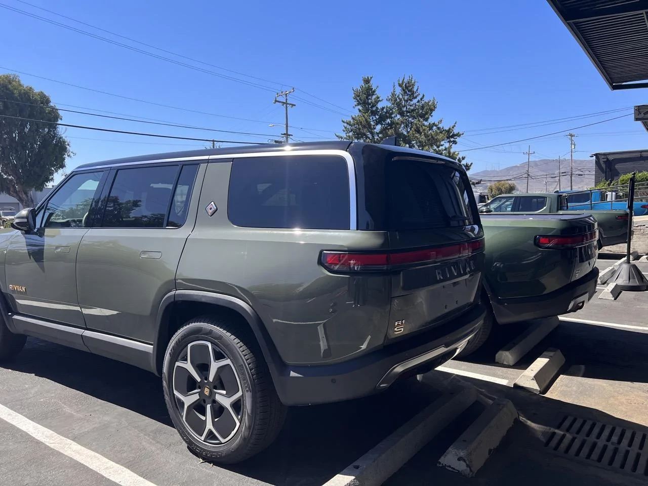 Rivian R1T R1S Spotted R1S and R1T awaiting Pre-Delivery Inspections @ South SF Service Center! IMG_8086 Larg
