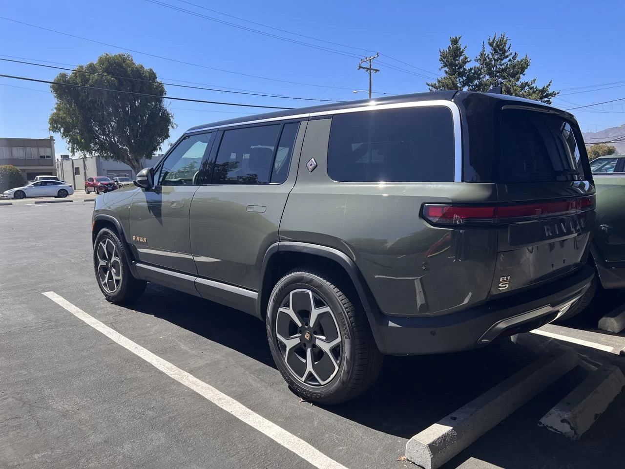Rivian R1T R1S Spotted R1S and R1T awaiting Pre-Delivery Inspections @ South SF Service Center! IMG_8087 Larg