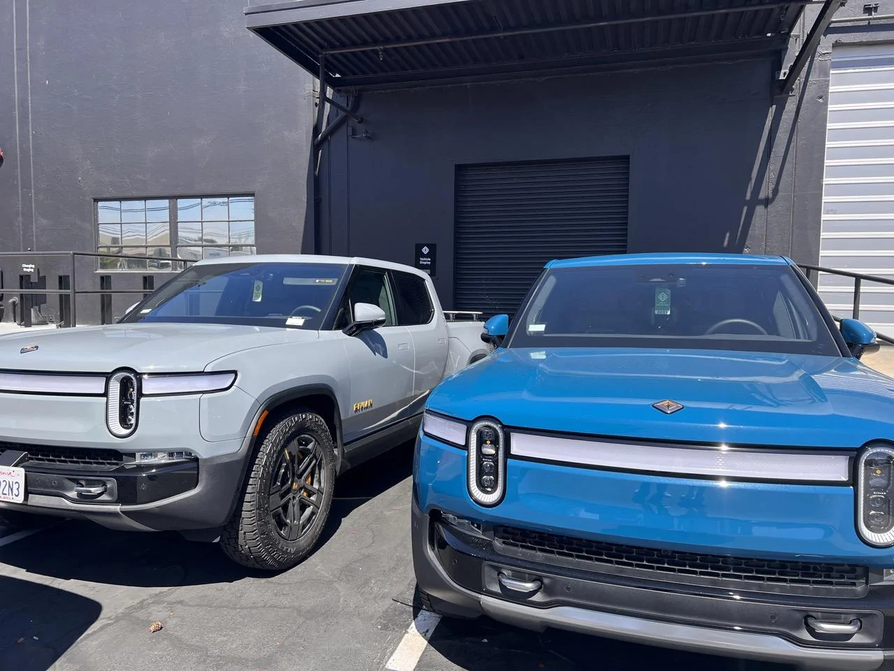 Rivian R1T R1S Spotted R1S and R1T awaiting Pre-Delivery Inspections @ South SF Service Center! IMG_8091 Larg