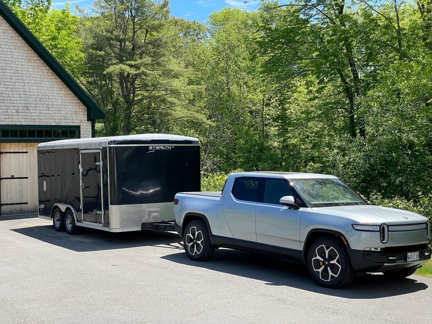 Rivian R1T R1S Towing a car (to and from the track) with R1T - my experience & report Rivian Tow