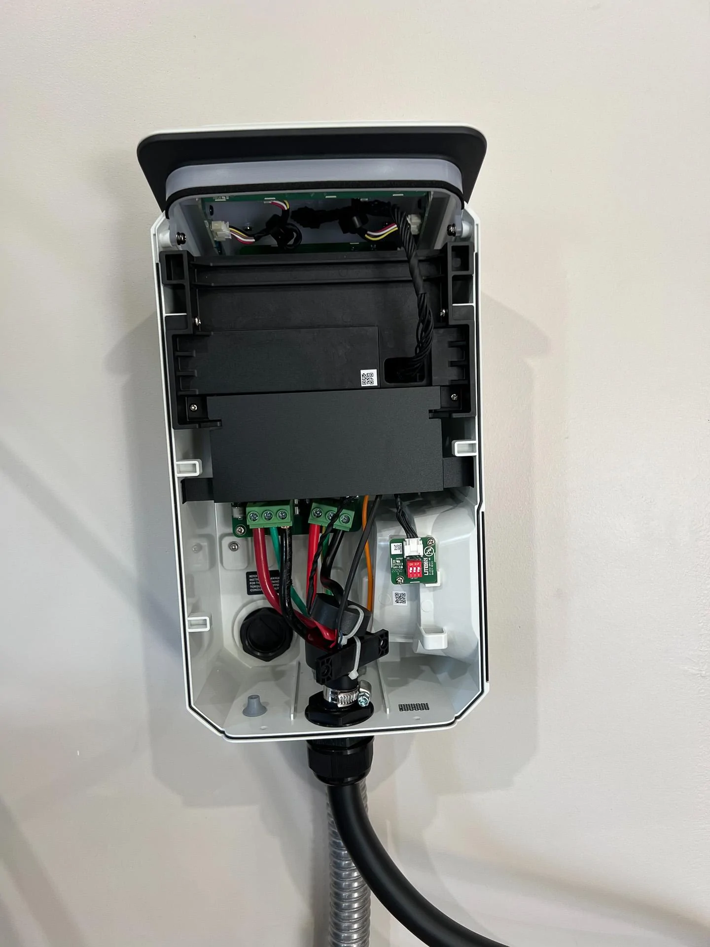 Rivian R1T R1S Rivian EVSE and 4 AWG 20220815_190633283_iOS-2