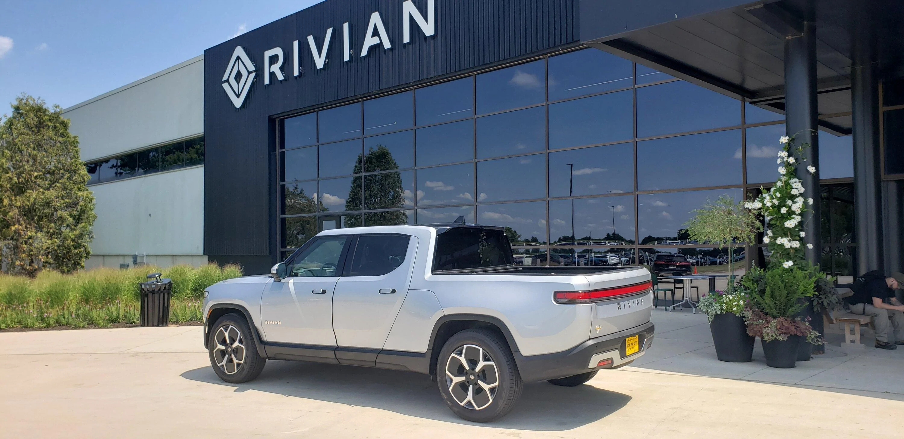 Rivian R1T R1S R1T issues after 1 month of ownership....but not with the truck. Rivian Delivery