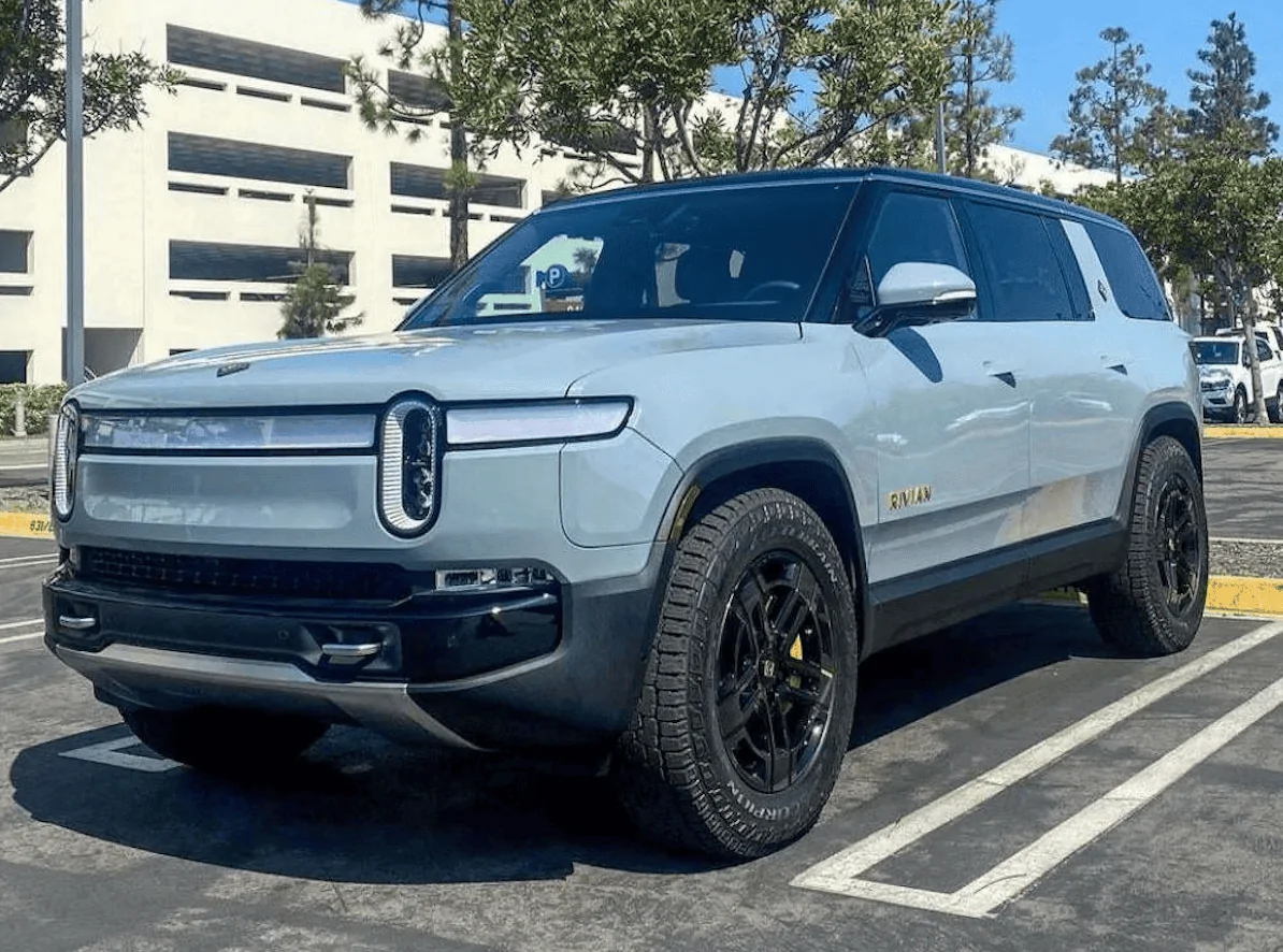 Rivian R1T R1S R1S Limestone - myth once again Screen Shot 2022-08-17 at 6.11.03 PM