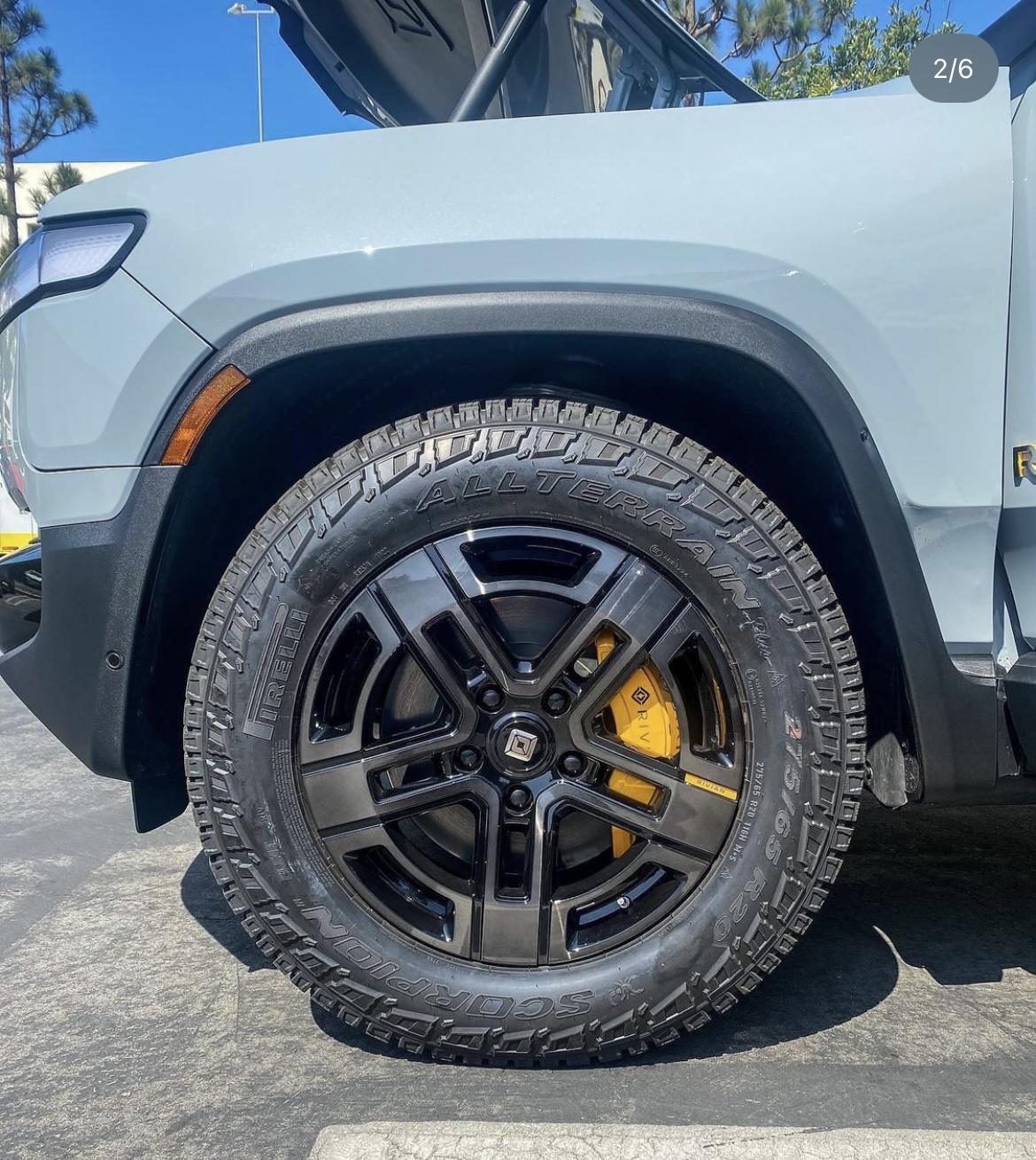 Rivian R1T R1S R1S Limestone - myth once again FC8EC9FA-3EF8-450E-A3C7-A60AB82663BB