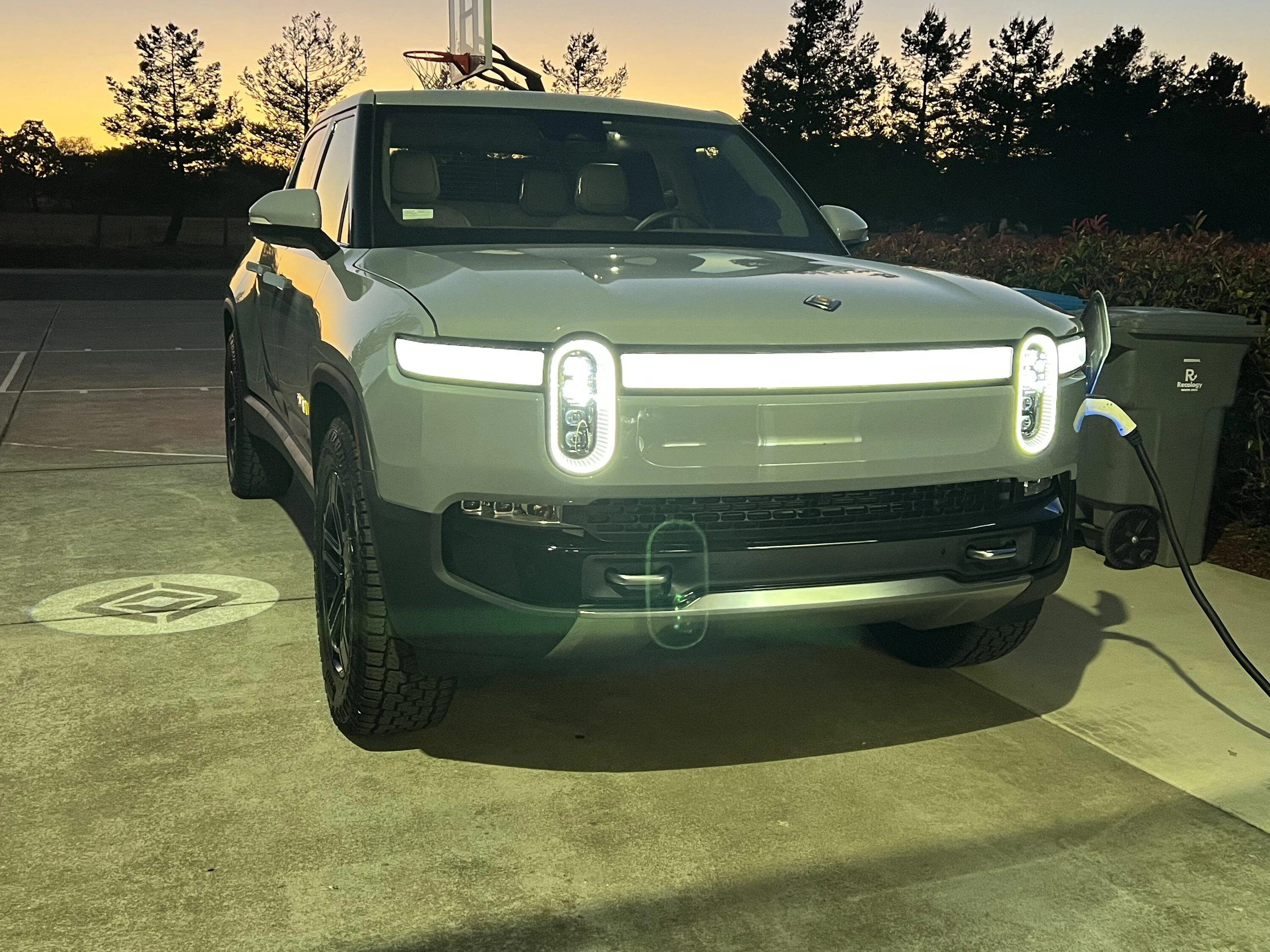 Rivian R1T R1S LIMESTONE R1T Photos 0B45158A-B251-4BC3-BE1E-9A76097A097E