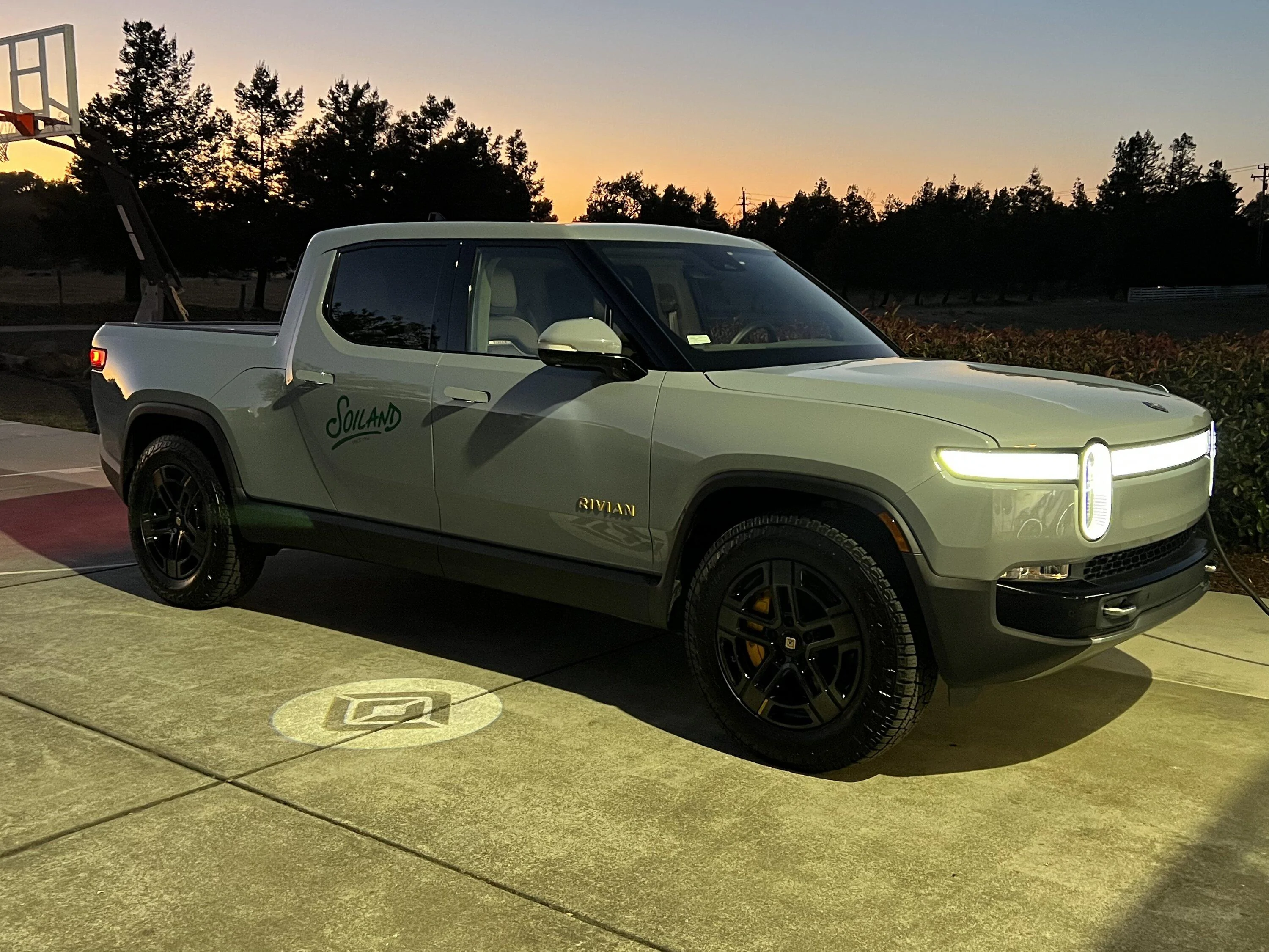Rivian R1T R1S LIMESTONE R1T Photos DD407FBF-7851-4A5B-8163-1843B8397550