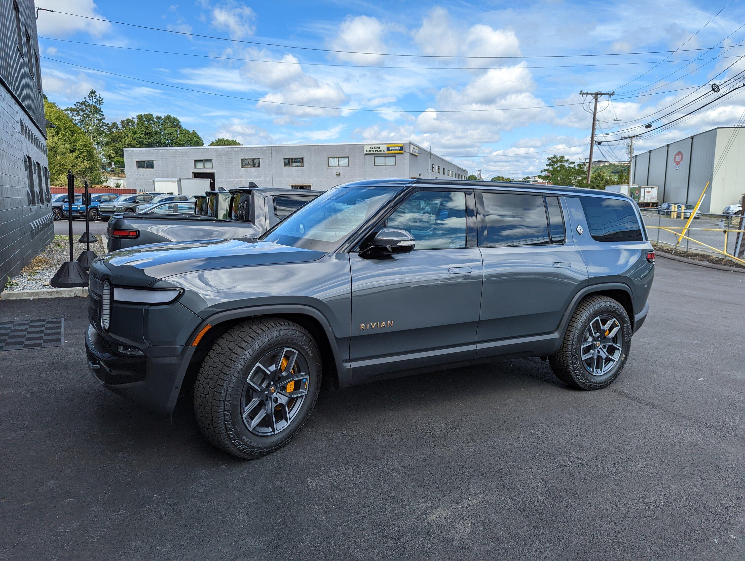 Rivian R1T R1S El CAP GRANITE Rivian Photos R1S