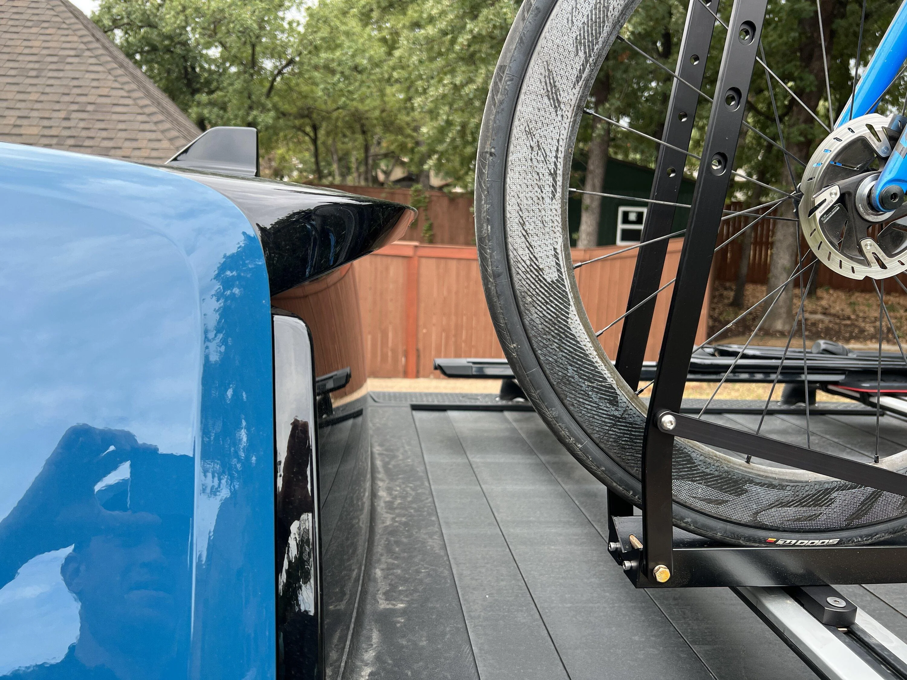 Rivian R1T R1S 1up rack fitment on bed crossbars IMG_1743