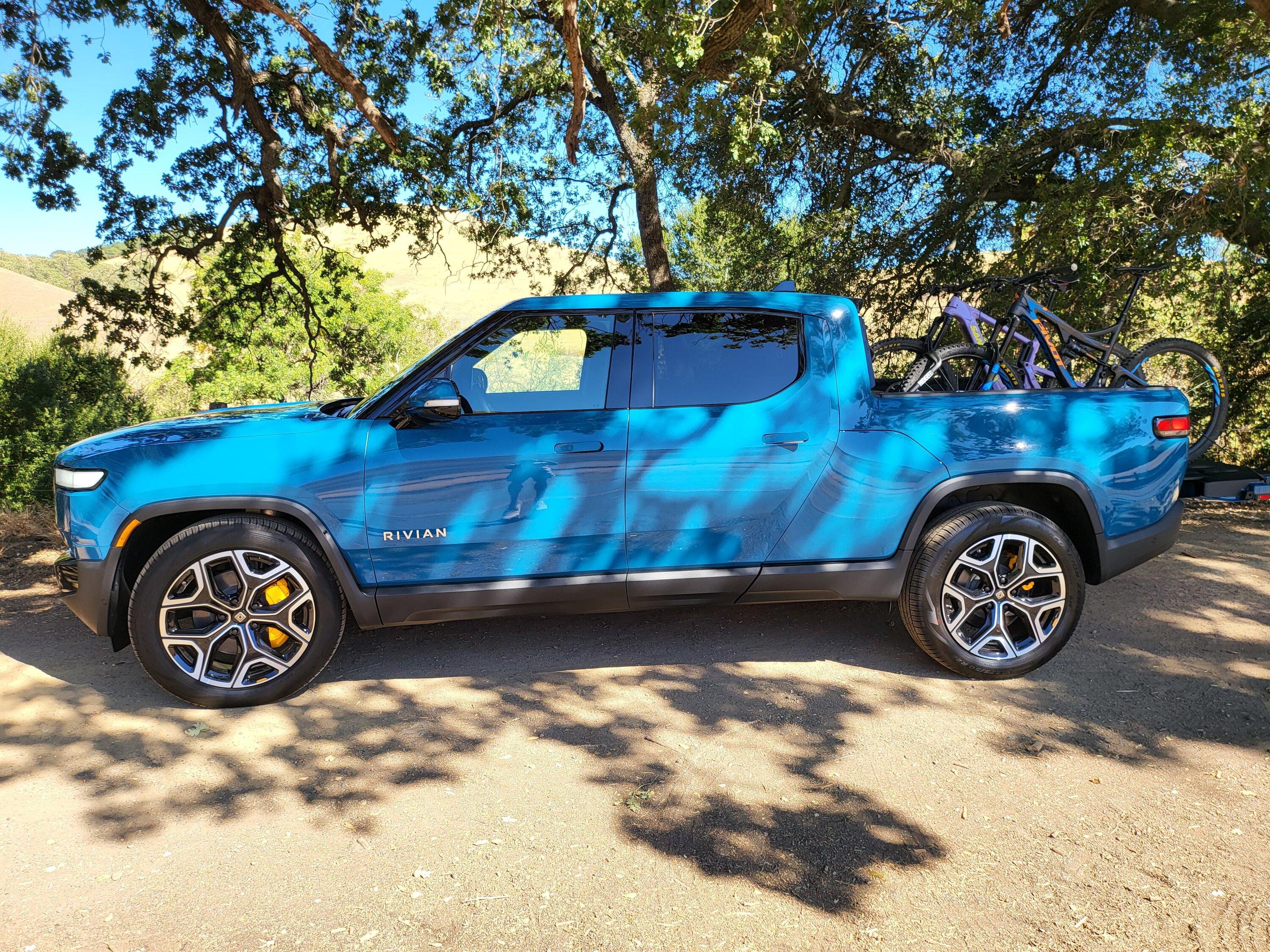 Rivian R1T R1S Ultimate MTB / Bike Carrier installed 20220812_162409