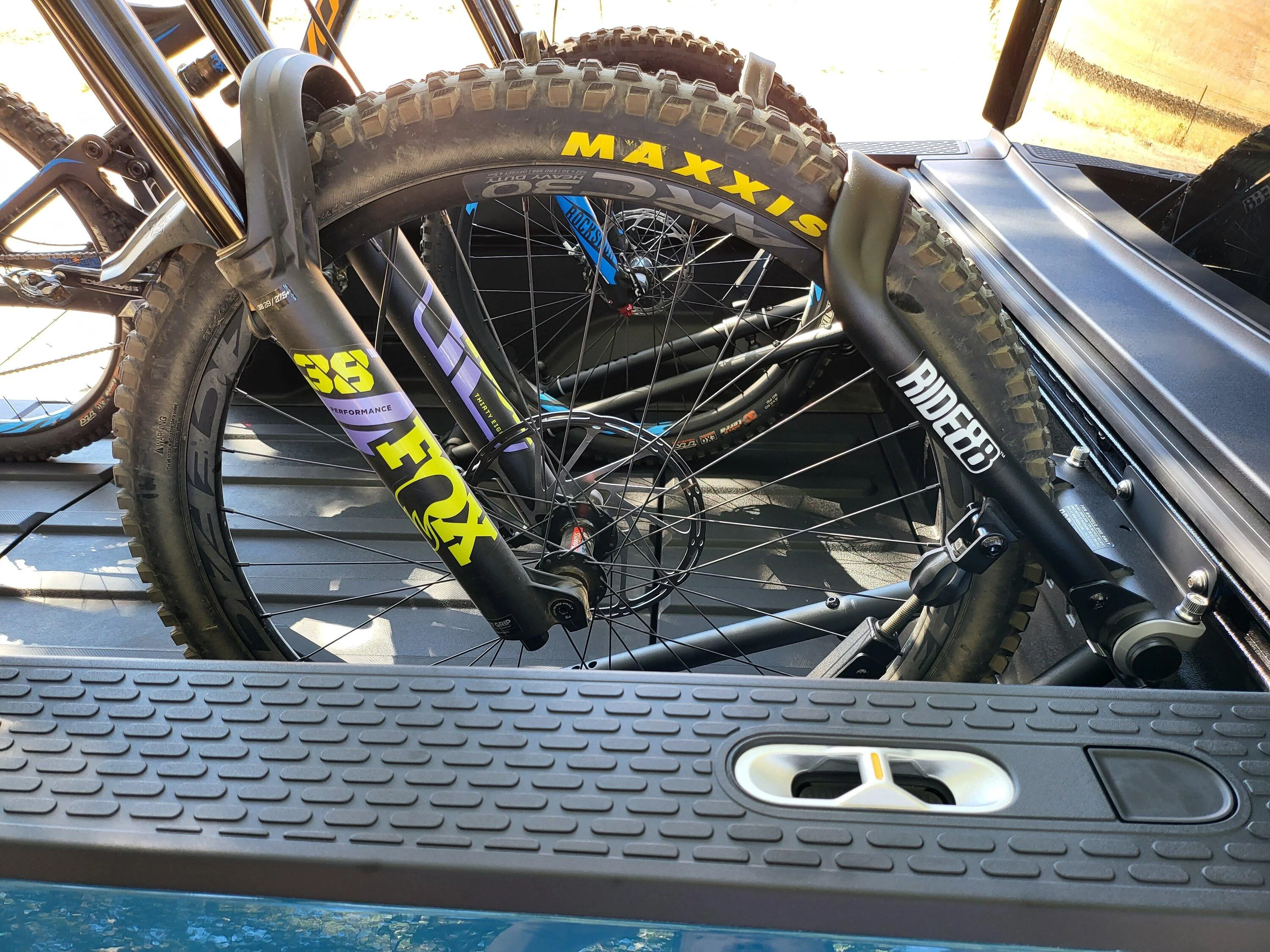 Rivian R1T R1S Ultimate MTB / Bike Carrier installed 20220812_162441